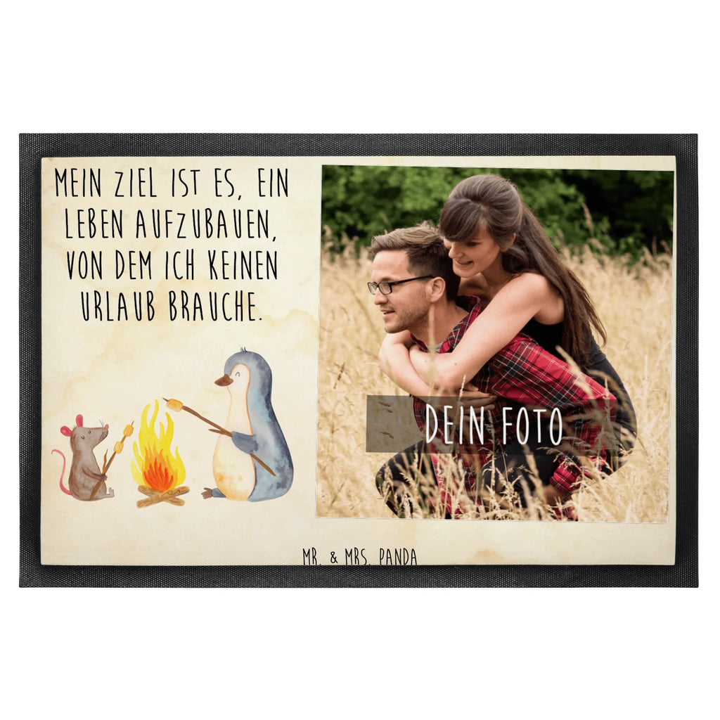 Personalisierte Foto Fußmatte Pinguin Lagerfeuer Personalisierte Foto Fußmatte, Pinguin, Maus, Pinguine, Lagerfeuer, Leben, Arbeit, Job, Motivation, Büro, Büroalltag, Lebensspruch, Lebensmotivation, Neustart, Liebe, grillen, Feuer, Marshmallows