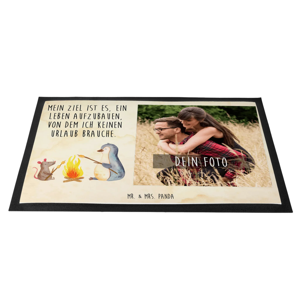 Personalisierte Foto Fußmatte Pinguin Lagerfeuer Personalisierte Foto Fußmatte, Pinguin, Maus, Pinguine, Lagerfeuer, Leben, Arbeit, Job, Motivation, Büro, Büroalltag, Lebensspruch, Lebensmotivation, Neustart, Liebe, grillen, Feuer, Marshmallows