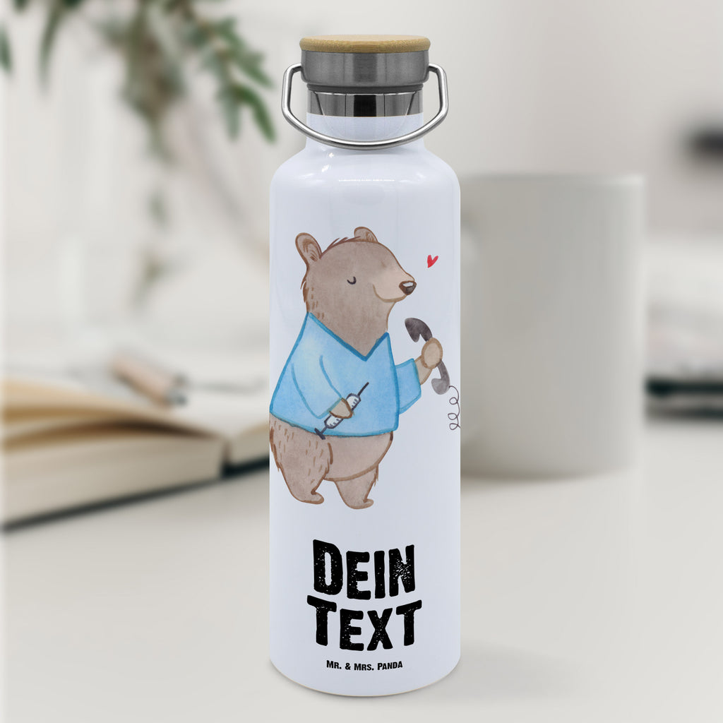 Personalisierte Trinkflasche Krankenpflegehelfer mit Herz Personalisierte Trinkflasche, Trinkflasche mit Namen, Trinkflasche bedrucken, Flasche personalisiert, Trinkflasch mit Aufdruck, Trinkflasche Werbegeschenk, Namensaufdruck Trinkflasche, Sportflasche personalisiert, Trinkflasche Sport, Beruf, Ausbildung, Jubiläum, Abschied, Rente, Kollege, Kollegin, Geschenk, Schenken, Arbeitskollege, Mitarbeiter, Firma, Danke, Dankeschön, Krankenpflegehelfer, Pflegehelfer, Pflegekraft