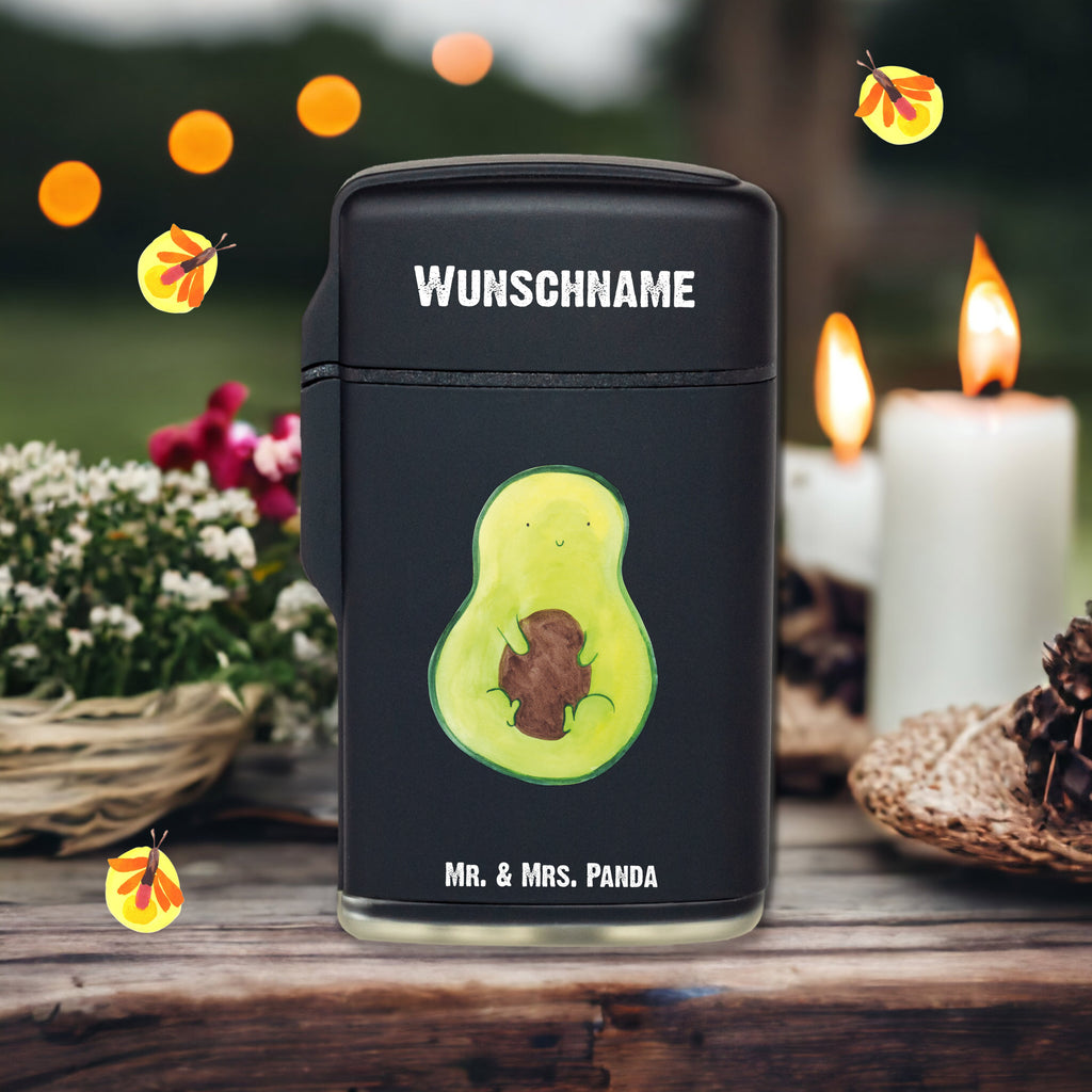 Personalisiertes Feuerzeug Avocado mit Kern Personalisiertes Feuerzeug, Personalisiertes Gas-Feuerzeug, Personalisiertes Sturmfeuerzeug, Feuerzeug bedrucken, Feuerzeug personalisiert, Feuerzeug personalisieren, Feuerzeug selbst gestalten, Feuerzeug Geschenkidee, Feuerzeug als Geschenk, Geschenk Feuerzeug, Feuerzeug Geschenk, Feuerzeug mit Name, Feuerzeug mit Namen, Besonderes Feuerzeug, Avocado, Veggie, Vegan, Gesund, Avokado, Avocadokern, Kern, Pflanze, Spruch Leben