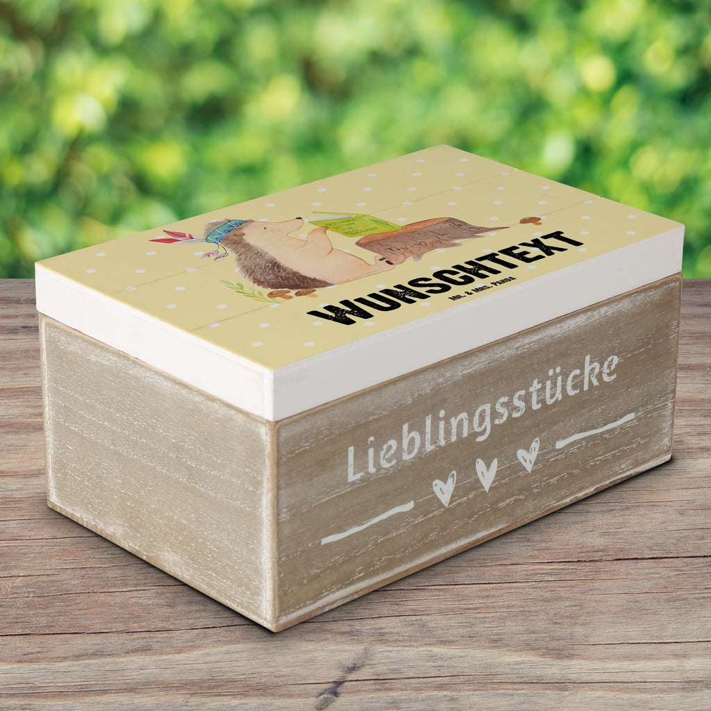 Personalisierte Holzkiste Igel Indianer Holzkiste mit Namen, Kiste mit Namen, Schatzkiste mit Namen, Truhe mit Namen, Schatulle mit Namen, Erinnerungsbox mit Namen, Erinnerungskiste, mit Namen, Dekokiste mit Namen, Aufbewahrungsbox mit Namen, Holzkiste Personalisiert, Kiste Personalisiert, Schatzkiste Personalisiert, Truhe Personalisiert, Schatulle Personalisiert, Erinnerungsbox Personalisiert, Erinnerungskiste Personalisiert, Dekokiste Personalisiert, Aufbewahrungsbox Personalisiert, Geschenkbox personalisiert, GEschenkdose personalisiert, Waldtiere, Tiere, Igel, Indianer, Abenteuer, Lagerfeuer, Camping