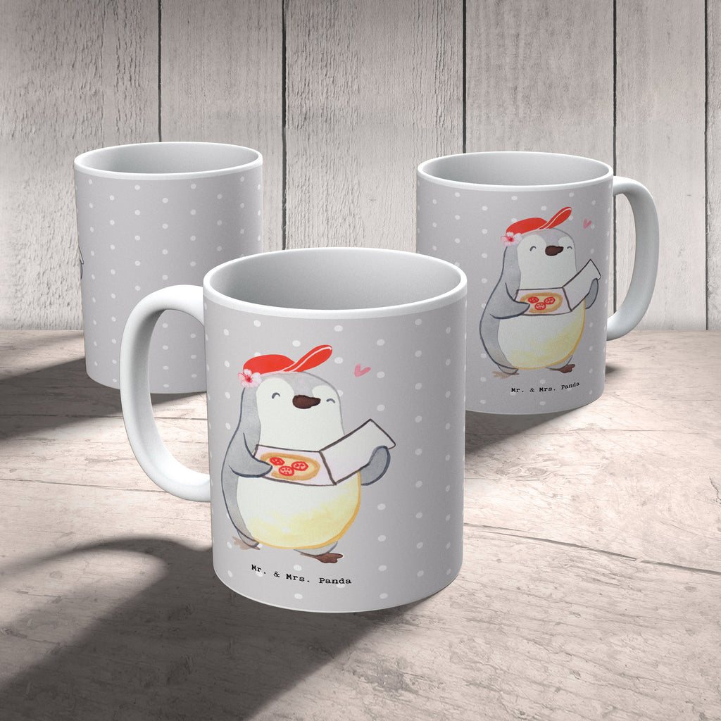 Tasse Pizzabäckerin mit Herz Tasse, Kaffeetasse, Teetasse, Becher, Kaffeebecher, Teebecher, Keramiktasse, Porzellantasse, Büro Tasse, Geschenk Tasse, Tasse Sprüche, Tasse Motive, Kaffeetassen, Tasse bedrucken, Designer Tasse, Cappuccino Tassen, Schöne Teetassen, Beruf, Ausbildung, Jubiläum, Abschied, Rente, Kollege, Kollegin, Geschenk, Schenken, Arbeitskollege, Mitarbeiter, Firma, Danke, Dankeschön, Lieferdienstmitarbeiterin, Pizzabäckerin, Pizzabotin, Pizzabringdienst, Lieferbringdienst