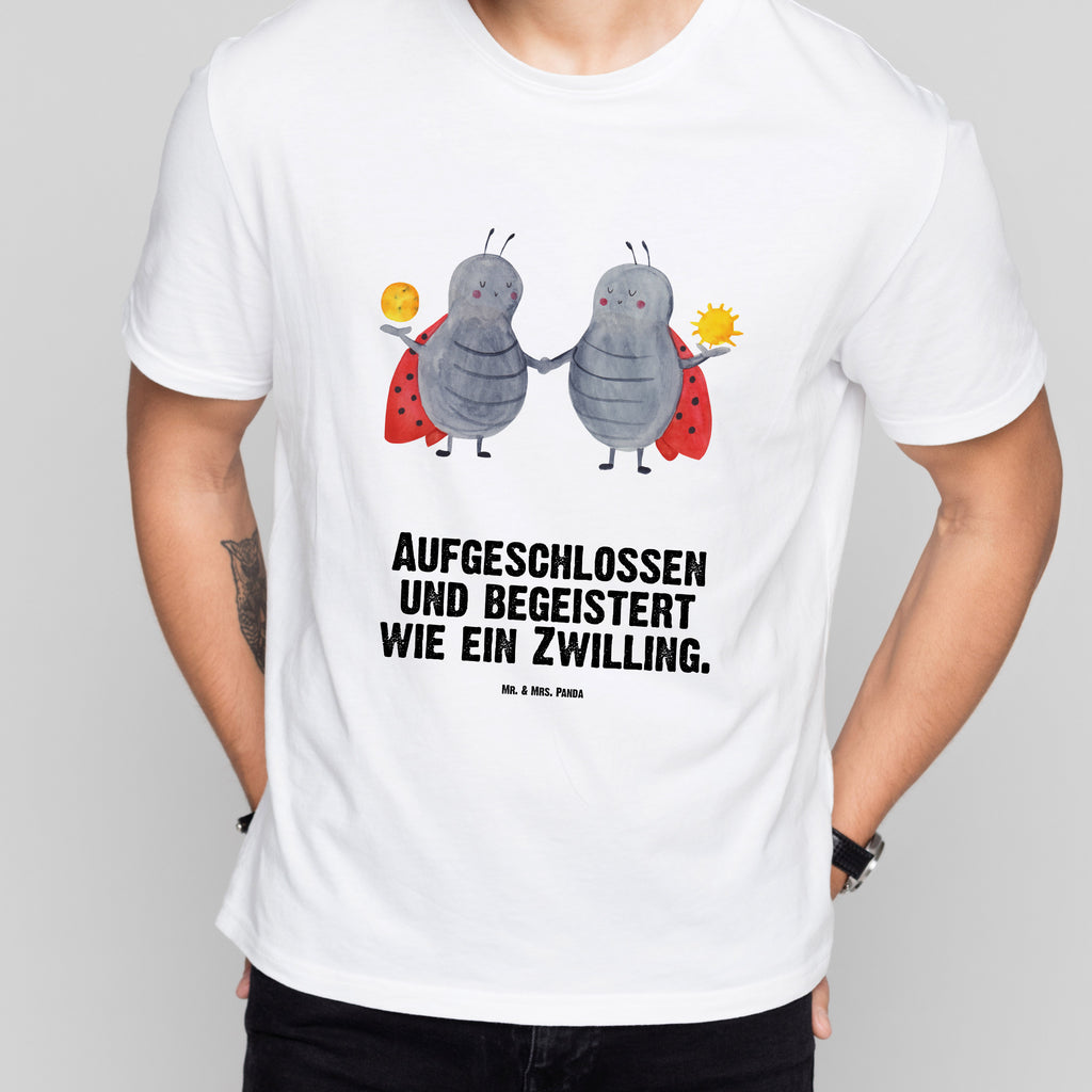 T-Shirt Standard Sternzeichen Zwilling T-Shirt, Shirt, Tshirt, Lustiges T-Shirt, T-Shirt mit Spruch, Party, Junggesellenabschied, Jubiläum, Geburstag, Herrn, Damen, Männer, Frauen, Schlafshirt, Nachthemd, Sprüche, Tierkreiszeichen, Sternzeichen, Horoskop, Astrologie, Aszendent, Zwillinge, Zwilling Geschenk, Zwilling Sternzeichen, Geburtstag Mai, Geschenk Mai, Geschenk Juni, Marienkäfer, Glückskäfer, Zwillingsbruder, Zwillingsschwester