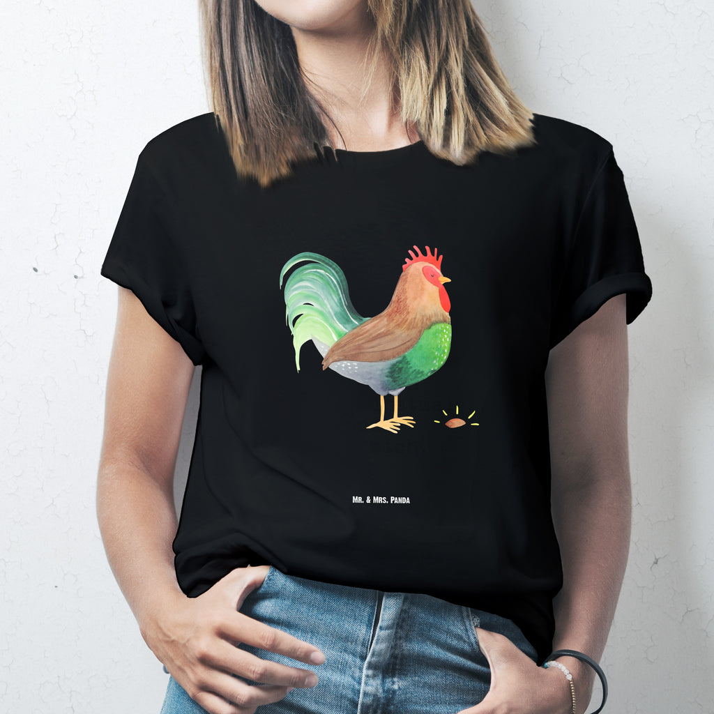 T-Shirt Standard Hahn mit Korn T-Shirt, Shirt, Tshirt, Lustiges T-Shirt, T-Shirt mit Spruch, Party, Junggesellenabschied, Jubiläum, Geburstag, Herrn, Damen, Männer, Frauen, Schlafshirt, Nachthemd, Sprüche, Bauernhof, Hoftiere, Landwirt, Landwirtin, Hahn, Korn, Henne, Eier, Natur