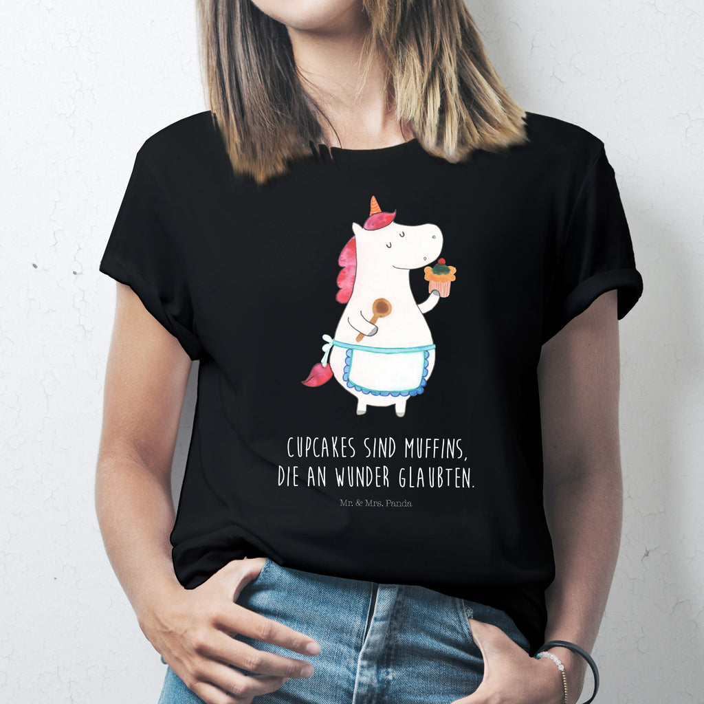 T-Shirt Standard Einhorn Küchenfee T-Shirt, Shirt, Tshirt, Lustiges T-Shirt, T-Shirt mit Spruch, Party, Junggesellenabschied, Jubiläum, Geburstag, Herrn, Damen, Männer, Frauen, Schlafshirt, Nachthemd, Sprüche, Einhorn, Einhörner, Einhorn Deko, Pegasus, Unicorn, backen, Muffin, Motivation, Träumer, träumen, Bäckerin, Hobbykoch, Koch, Torte, Kuchen