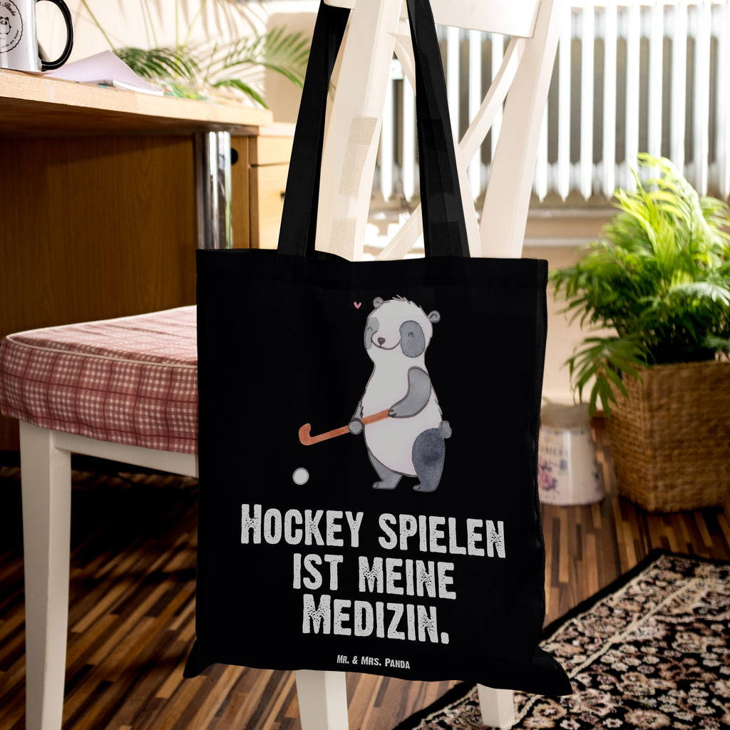 Tragetasche Panda Hockey spielen Medizin Beuteltasche, Beutel, Einkaufstasche, Jutebeutel, Stoffbeutel, Tasche, Shopper, Umhängetasche, Strandtasche, Schultertasche, Stofftasche, Tragetasche, Badetasche, Jutetasche, Einkaufstüte, Laptoptasche, Geschenk, Sport, Sportart, Hobby, Schenken, Danke, Dankeschön, Auszeichnung, Gewinn, Sportler, Hockey spielen, Feldhockey, Hockeyschläger, Hockey Verein