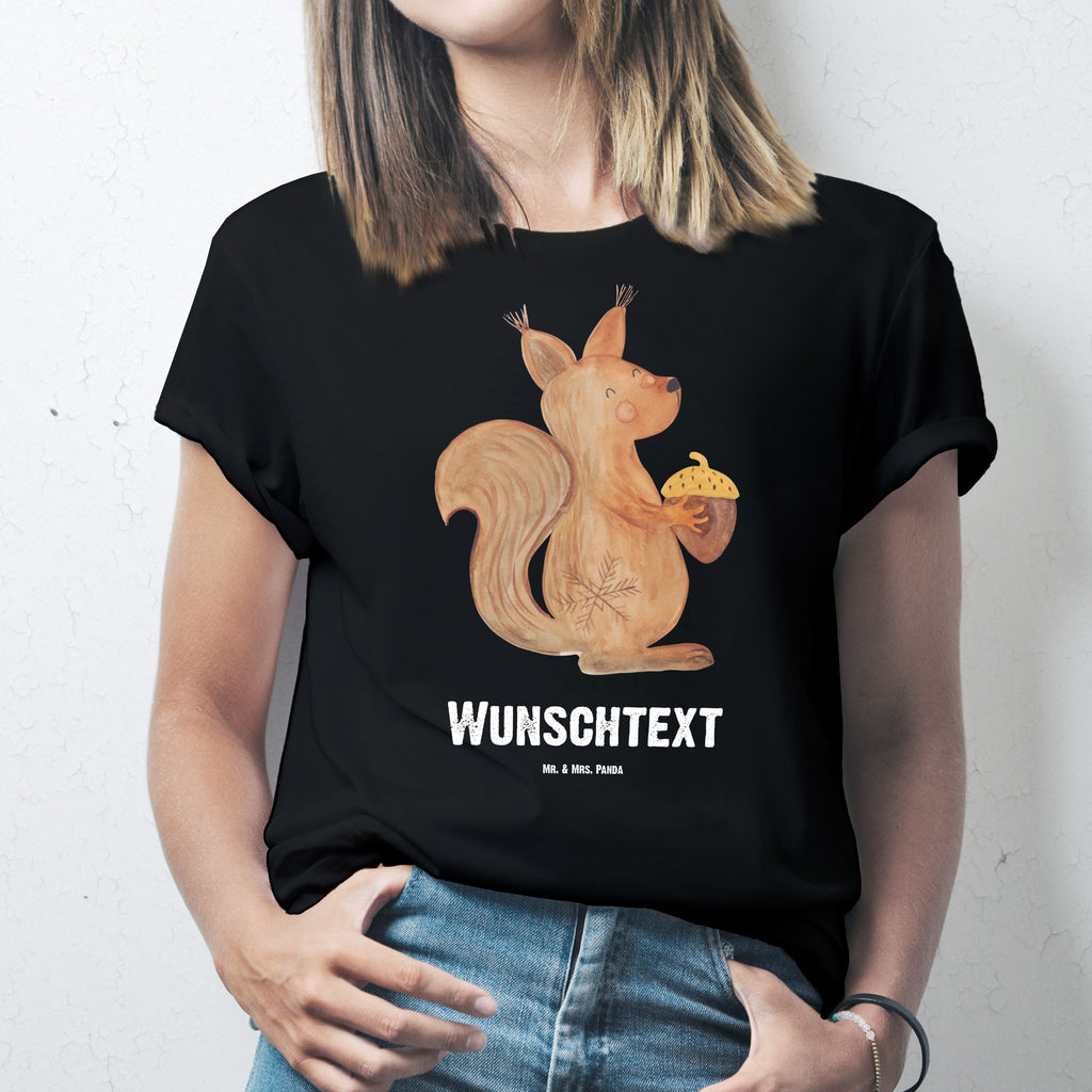 Personalisiertes T-Shirt Eichhörnchen Weihnachten T-Shirt Personalisiert, T-Shirt mit Namen, T-Shirt mit Aufruck, Männer, Frauen, Wunschtext, Bedrucken, Winter, Weihnachten, Weihnachtsdeko, Nikolaus, Advent, Heiligabend, Wintermotiv, Frohe Weihnachten, Frohes neues Jahr, Guten Rutsch, Weihnachtsmotiv, Weihnachtsgruß, Neujahr, Vogel