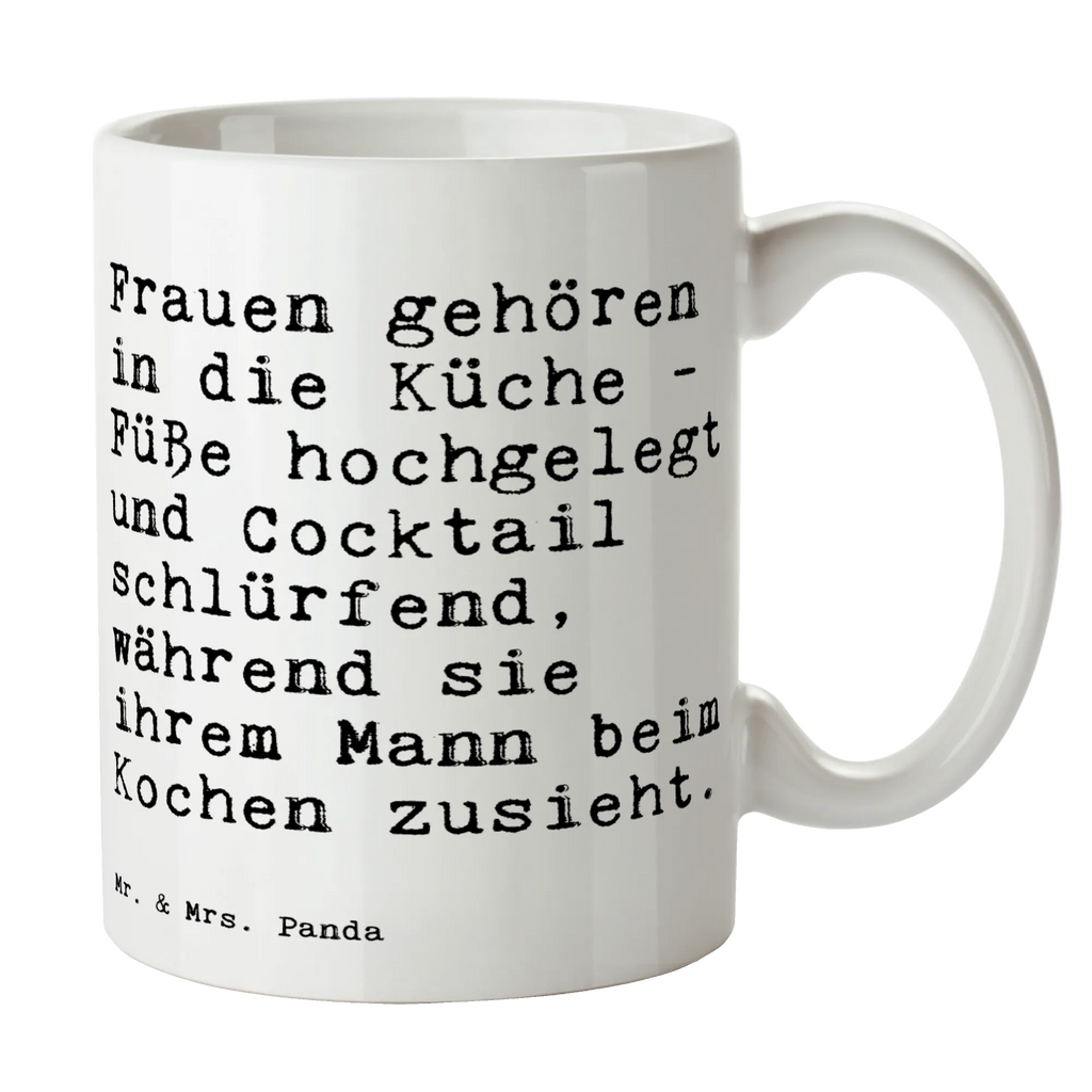 Tasse Sprüche und Zitate Frauen gehören in die Küche - Füße hochgelegt und Cocktail schlürfend, während sie ihrem Mann beim Kochen zusieht. Tasse, Kaffeetasse, Teetasse, Becher, Kaffeebecher, Teebecher, Keramiktasse, Porzellantasse, Büro Tasse, Geschenk Tasse, Tasse Sprüche, Tasse Motive, Kaffeetassen, Tasse bedrucken, Designer Tasse, Cappuccino Tassen, Schöne Teetassen, Spruch, Sprüche, lustige Sprüche, Weisheiten, Zitate, Spruch Geschenke, Spruch Sprüche Weisheiten Zitate Lustig Weisheit Worte