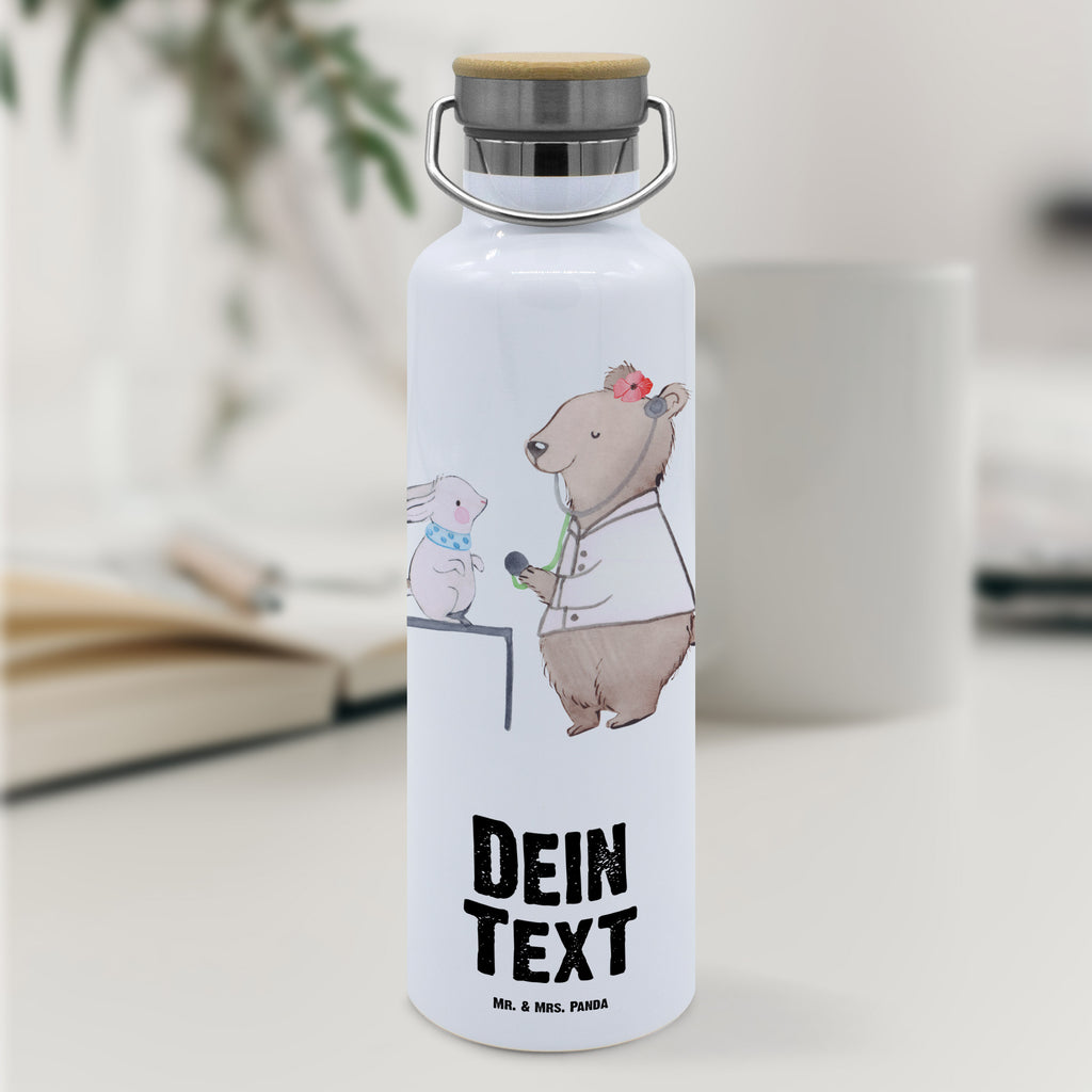 Personalisierte Trinkflasche Tierärztin mit Herz Personalisierte Trinkflasche, Trinkflasche mit Namen, Trinkflasche bedrucken, Flasche personalisiert, Trinkflasch mit Aufdruck, Trinkflasche Werbegeschenk, Namensaufdruck Trinkflasche, Sportflasche personalisiert, Trinkflasche Sport, Beruf, Ausbildung, Jubiläum, Abschied, Rente, Kollege, Kollegin, Geschenk, Schenken, Arbeitskollege, Mitarbeiter, Firma, Danke, Dankeschön