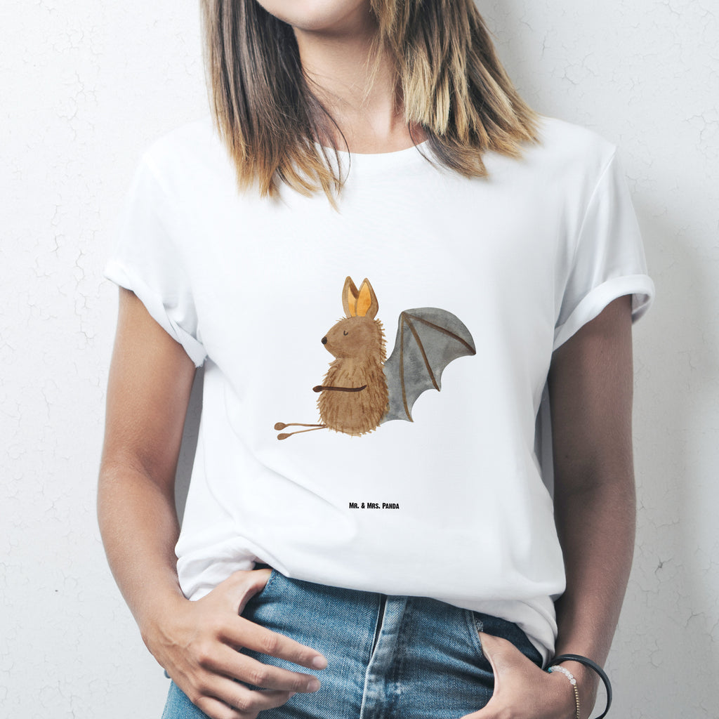 T-Shirt Standard Fledermaus Sitzen T-Shirt, Shirt, Tshirt, Lustiges T-Shirt, T-Shirt mit Spruch, Party, Junggesellenabschied, Jubiläum, Geburstag, Herrn, Damen, Männer, Frauen, Schlafshirt, Nachthemd, Sprüche, Tiermotive, Gute Laune, lustige Sprüche, Tiere, Fledermaus, Fledermäuse, Motivation, entspannen