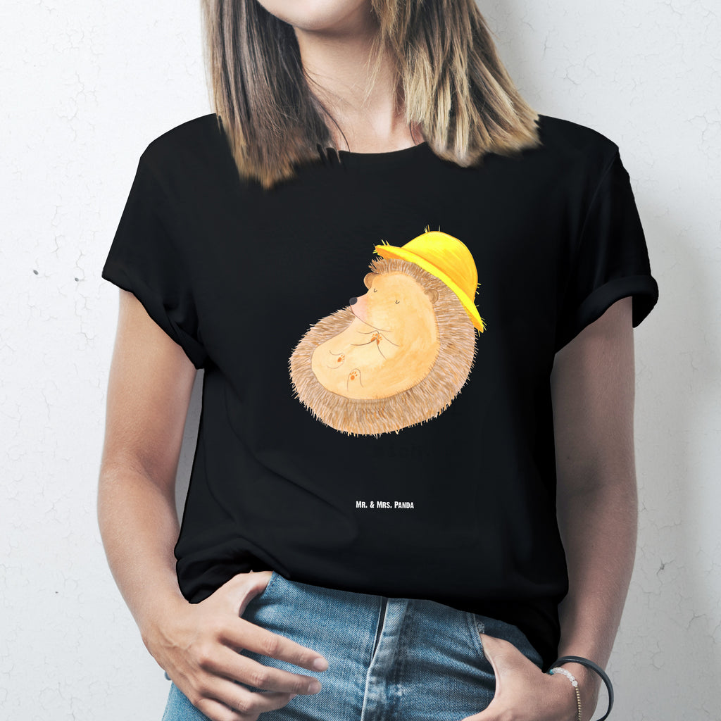 T-Shirt Standard Igel betet T-Shirt, Shirt, Tshirt, Lustiges T-Shirt, T-Shirt mit Spruch, Party, Junggesellenabschied, Jubiläum, Geburstag, Herrn, Damen, Männer, Frauen, Schlafshirt, Nachthemd, Sprüche, Tiermotive, Gute Laune, lustige Sprüche, Tiere, Igel, Igel mit Hut, Sonnenhut, Gott, Amen, beten, Leben, Dankbarkeit, Dankbar sein, dankbar, genießen