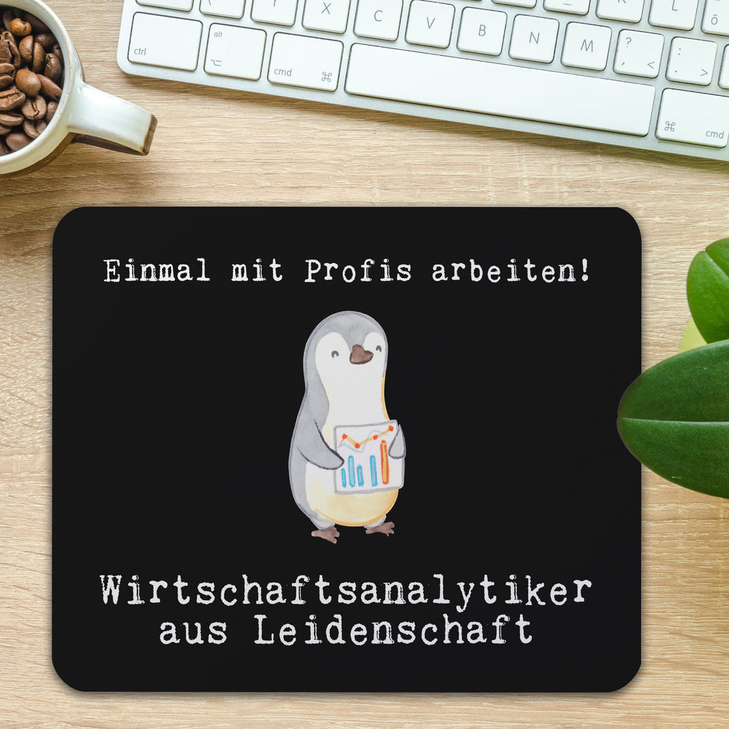 Mauspad Wirtschaftsanalytiker aus Leidenschaft Mousepad, Computer zubehör, Büroausstattung, PC Zubehör, Arbeitszimmer, Mauspad, Einzigartiges Mauspad, Designer Mauspad, Mausunterlage, Mauspad Büro, Beruf, Ausbildung, Jubiläum, Abschied, Rente, Kollege, Kollegin, Geschenk, Schenken, Arbeitskollege, Mitarbeiter, Firma, Danke, Dankeschön