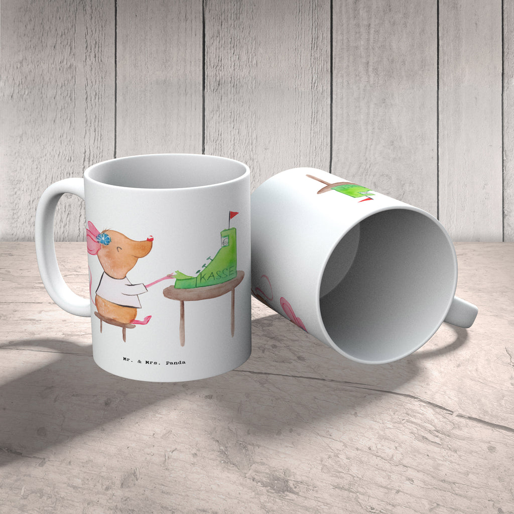 Tasse Kassiererin mit Herz Tasse, Kaffeetasse, Teetasse, Becher, Kaffeebecher, Teebecher, Keramiktasse, Porzellantasse, Büro Tasse, Geschenk Tasse, Tasse Sprüche, Tasse Motive, Kaffeetassen, Tasse bedrucken, Designer Tasse, Cappuccino Tassen, Schöne Teetassen, Beruf, Ausbildung, Jubiläum, Abschied, Rente, Kollege, Kollegin, Geschenk, Schenken, Arbeitskollege, Mitarbeiter, Firma, Danke, Dankeschön, Kassiererin, Kassenwartin, Mitarbeiterin Kasse