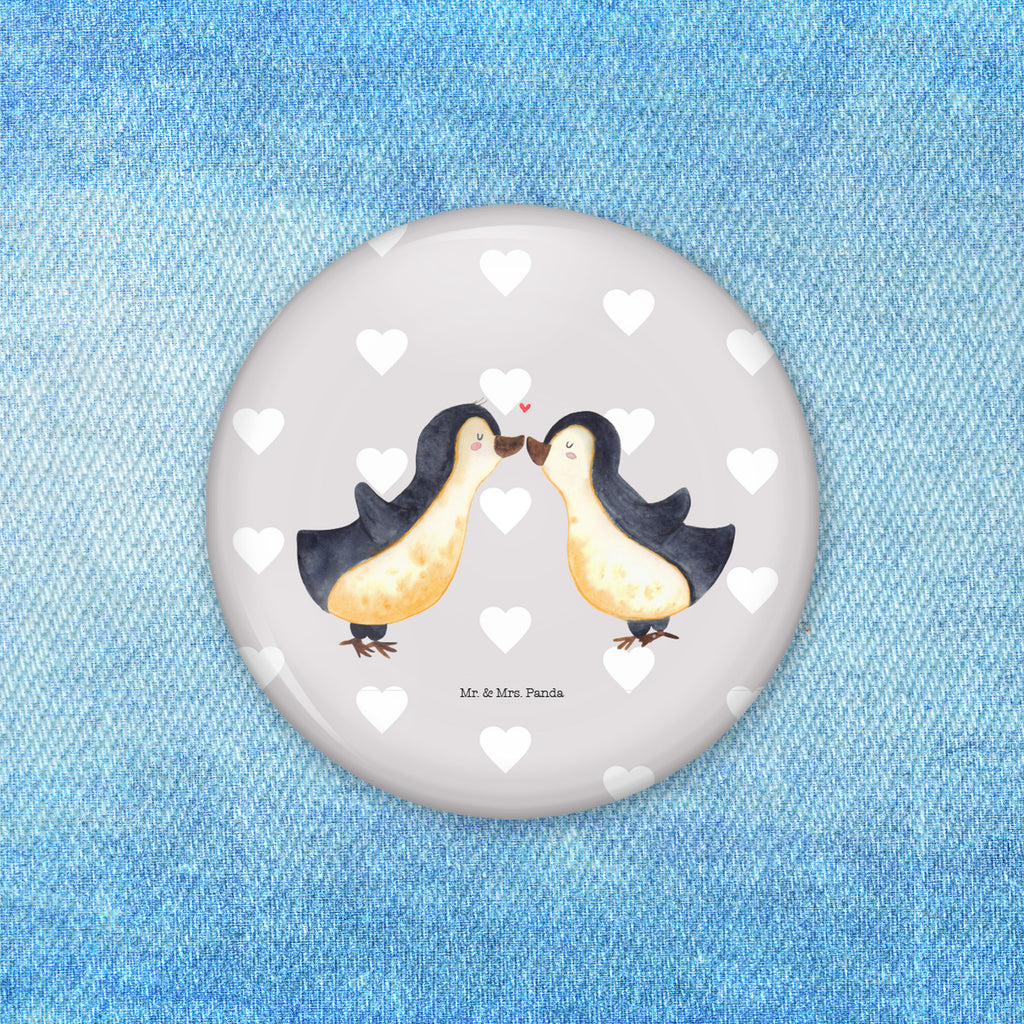 Button Pinguin Liebe 50mm Button, Button, Pin, Anstecknadel, Liebe, Partner, Freund, Freundin, Ehemann, Ehefrau, Heiraten, Verlobung, Heiratsantrag, Liebesgeschenk, Jahrestag, Hocheitstag, Pinguin, Pinguine, Pinguin Paar, Pinguinpaar, Pinguin Liebe, Paar, Pärchen. Liebespaar, Liebesbeweis, Liebesspruch, Hochzeitstag, Geschenk Freund, Geschenk Freundin, Verlobte, Verlobter, Love, Geschenk Hochzeitstag, Geschenkidee, Hochzeit, Gastgeschenk