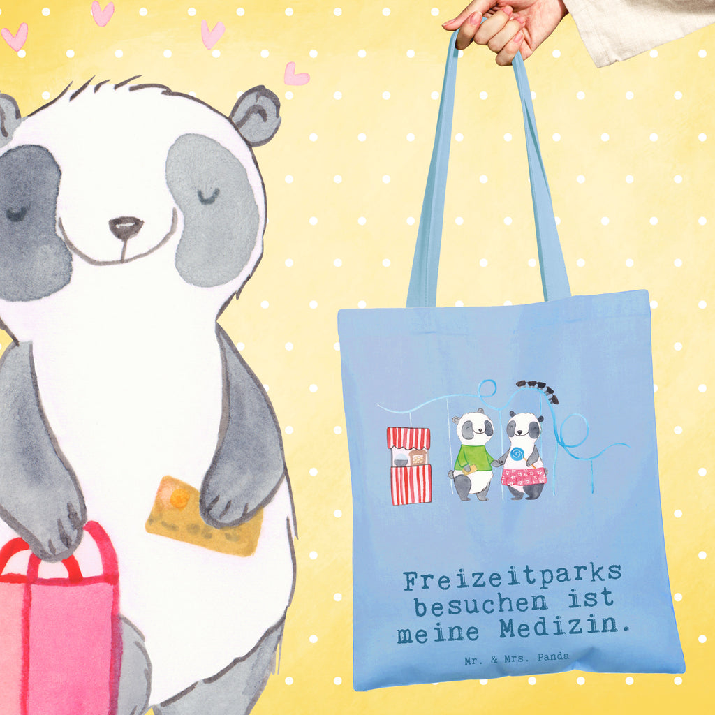 Tragetasche Pandas Freizeitpark besuchen Beuteltasche, Beutel, Einkaufstasche, Jutebeutel, Stoffbeutel, Tasche, Shopper, Umhängetasche, Strandtasche, Schultertasche, Stofftasche, Tragetasche, Badetasche, Jutetasche, Einkaufstüte, Laptoptasche, Geschenk, Sport, Sportart, Hobby, Schenken, Danke, Dankeschön, Auszeichnung, Gewinn, Sportler, Freizeitpark besuchen, Achterbahn fahren