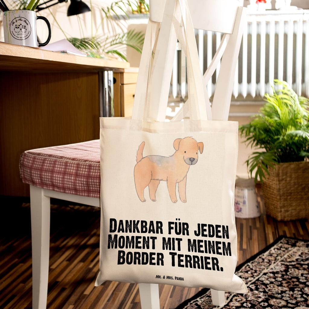 Tragetasche Border Terrier Moment Beuteltasche, Beutel, Einkaufstasche, Jutebeutel, Stoffbeutel, Tasche, Shopper, Umhängetasche, Strandtasche, Schultertasche, Stofftasche, Tragetasche, Badetasche, Jutetasche, Einkaufstüte, Laptoptasche, Hund, Hunderasse, Rassehund, Hundebesitzer, Geschenk, Tierfreund, Schenken, Welpe, Border Terrier