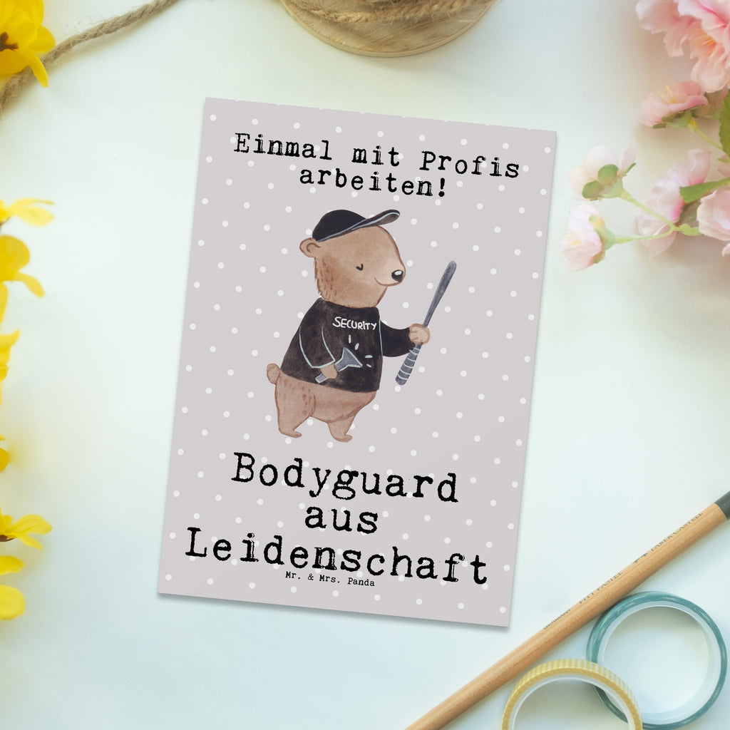 Postkarte Bodyguard aus Leidenschaft Postkarte, Karte, Geschenkkarte, Grußkarte, Einladung, Ansichtskarte, Geburtstagskarte, Einladungskarte, Dankeskarte, Ansichtskarten, Einladung Geburtstag, Einladungskarten Geburtstag, Beruf, Ausbildung, Jubiläum, Abschied, Rente, Kollege, Kollegin, Geschenk, Schenken, Arbeitskollege, Mitarbeiter, Firma, Danke, Dankeschön, Bodyguard, Personenschützer