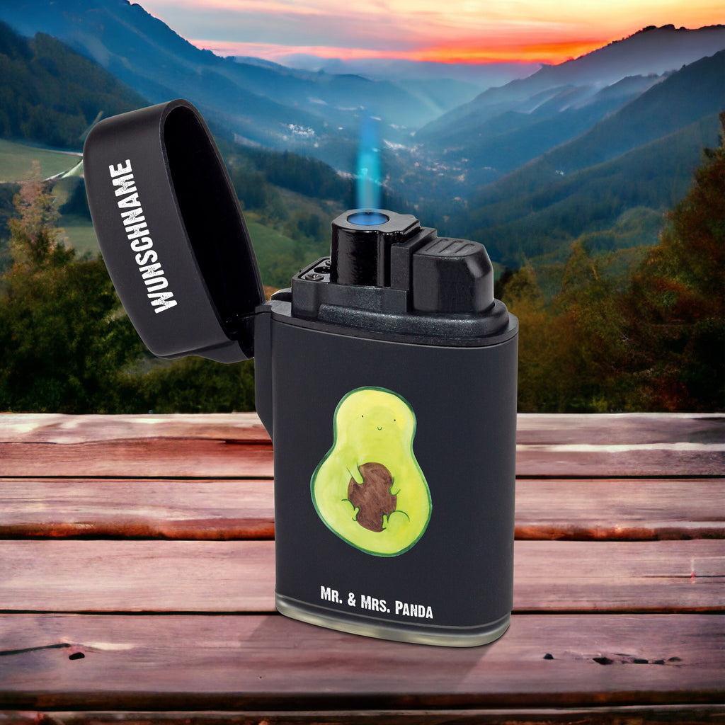 Personalisiertes Feuerzeug Avocado mit Kern Personalisiertes Feuerzeug, Personalisiertes Gas-Feuerzeug, Personalisiertes Sturmfeuerzeug, Feuerzeug bedrucken, Feuerzeug personalisiert, Feuerzeug personalisieren, Feuerzeug selbst gestalten, Feuerzeug Geschenkidee, Feuerzeug als Geschenk, Geschenk Feuerzeug, Feuerzeug Geschenk, Feuerzeug mit Name, Feuerzeug mit Namen, Besonderes Feuerzeug, Avocado, Veggie, Vegan, Gesund, Avokado, Avocadokern, Kern, Pflanze, Spruch Leben