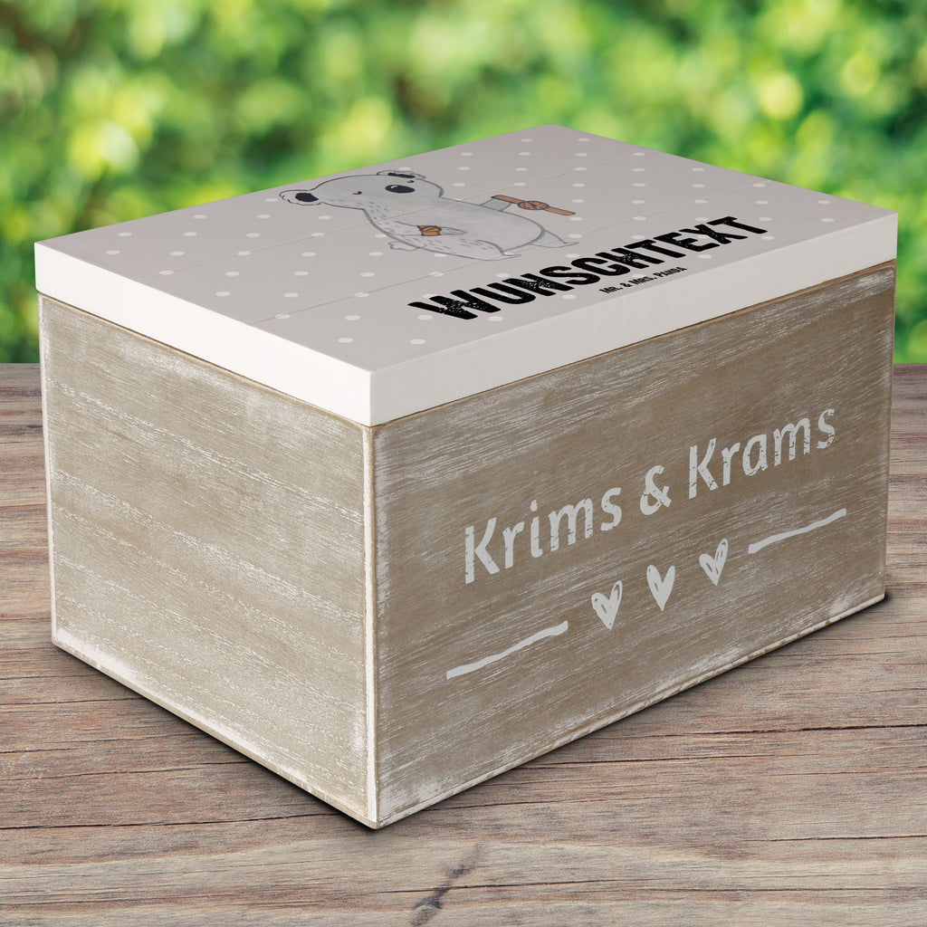 Personalisierte Holzkiste Uhrmacher mit Herz Holzkiste mit Namen, Kiste mit Namen, Schatzkiste mit Namen, Truhe mit Namen, Schatulle mit Namen, Erinnerungsbox mit Namen, Erinnerungskiste, mit Namen, Dekokiste mit Namen, Aufbewahrungsbox mit Namen, Holzkiste Personalisiert, Kiste Personalisiert, Schatzkiste Personalisiert, Truhe Personalisiert, Schatulle Personalisiert, Erinnerungsbox Personalisiert, Erinnerungskiste Personalisiert, Dekokiste Personalisiert, Aufbewahrungsbox Personalisiert, Geschenkbox personalisiert, GEschenkdose personalisiert, Beruf, Ausbildung, Jubiläum, Abschied, Rente, Kollege, Kollegin, Geschenk, Schenken, Arbeitskollege, Mitarbeiter, Firma, Danke, Dankeschön