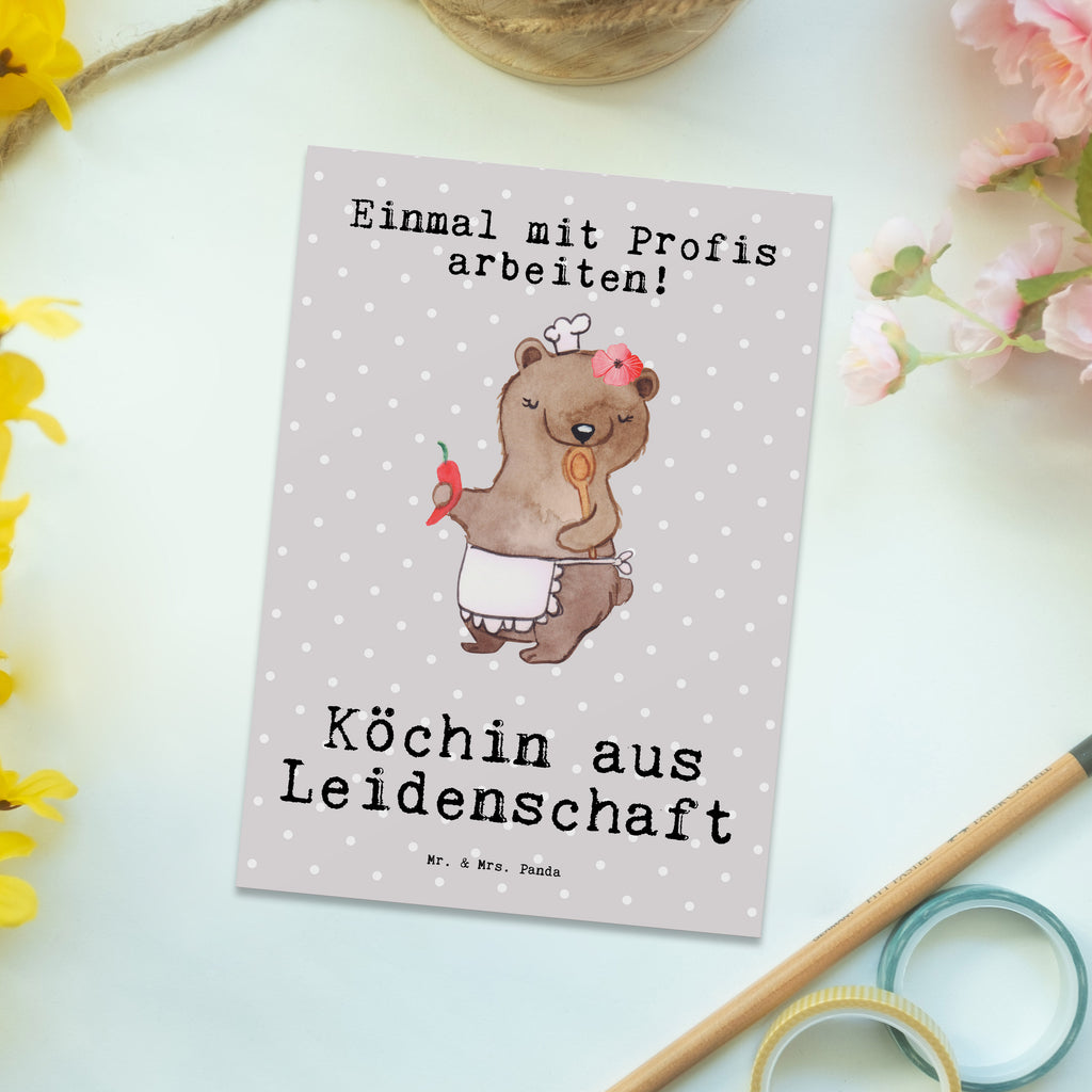 Postkarte Köchin aus Leidenschaft Postkarte, Karte, Geschenkkarte, Grußkarte, Einladung, Ansichtskarte, Geburtstagskarte, Einladungskarte, Dankeskarte, Ansichtskarten, Einladung Geburtstag, Einladungskarten Geburtstag, Beruf, Ausbildung, Jubiläum, Abschied, Rente, Kollege, Kollegin, Geschenk, Schenken, Arbeitskollege, Mitarbeiter, Firma, Danke, Dankeschön, Köchin, Chefköchin, Küchenchefin, Küchenmeisterin, Schiffsköchin, Sterneköchin, Fernsehköchin, Restaurant