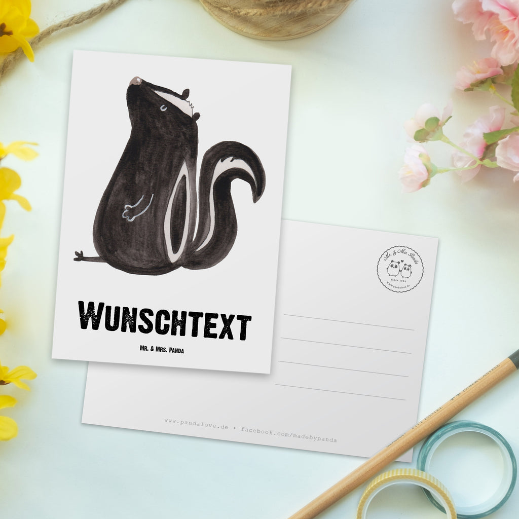 Personalisierte Postkarte Stinktier sitzend Postkarte mit Namen, Postkarte bedrucken, Postkarte mit Wunschtext, Postkarte personalisierbar, Geschenkkarte mit Namen, Grußkarte mit Namen, Karte mit Namen, Einladung mit Namen, Ansichtskarte mit Namen, Geschenkkarte mit Wunschtext, Grußkarte mit Wunschtext, Karte mit Wunschtext, Einladung mit Wunschtext, Ansichtskarte mit Wunschtext, Stinktier, Skunk, Wildtier, Raubtier, Stinker, Stinki, Spruch, Büro, Recht, Besserwisser