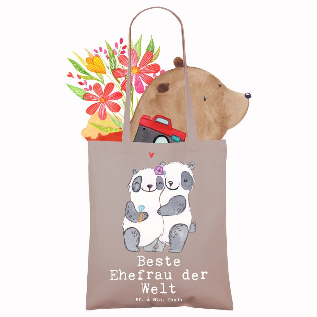 Tragetasche Panda Beste Ehefrau der Welt Beuteltasche, Beutel, Einkaufstasche, Jutebeutel, Stoffbeutel, Tasche, Shopper, Umhängetasche, Strandtasche, Schultertasche, Stofftasche, Tragetasche, Badetasche, Jutetasche, Einkaufstüte, Laptoptasche, für, Dankeschön, Geschenk, Schenken, Geburtstag, Geburtstagsgeschenk, Geschenkidee, Danke, Bedanken, Mitbringsel, Freude machen, Geschenktipp, Ehefrau, Beste, Frau, Partnerin, Freundin, Traumfrau, Hochzeit, Liebling, Ehepartner, Ehe, Gattin, Lebensgefährtin, Braut, Kleinigkeit