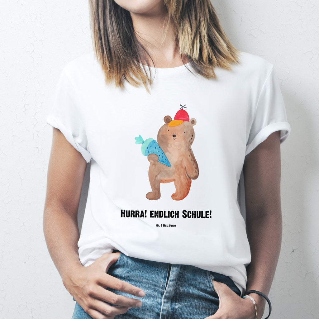 Personalisiertes T-Shirt Bär Schultüte T-Shirt Personalisiert, T-Shirt mit Namen, T-Shirt mit Aufruck, Männer, Frauen, Wunschtext, Bedrucken, Bär, Teddy, Teddybär, Bär Motiv, Schultüte, Erster Schultag Geschenk, Einschulung Geschenk, Schule Geschenk, Grundschule, Schulanfang, Schulbeginn