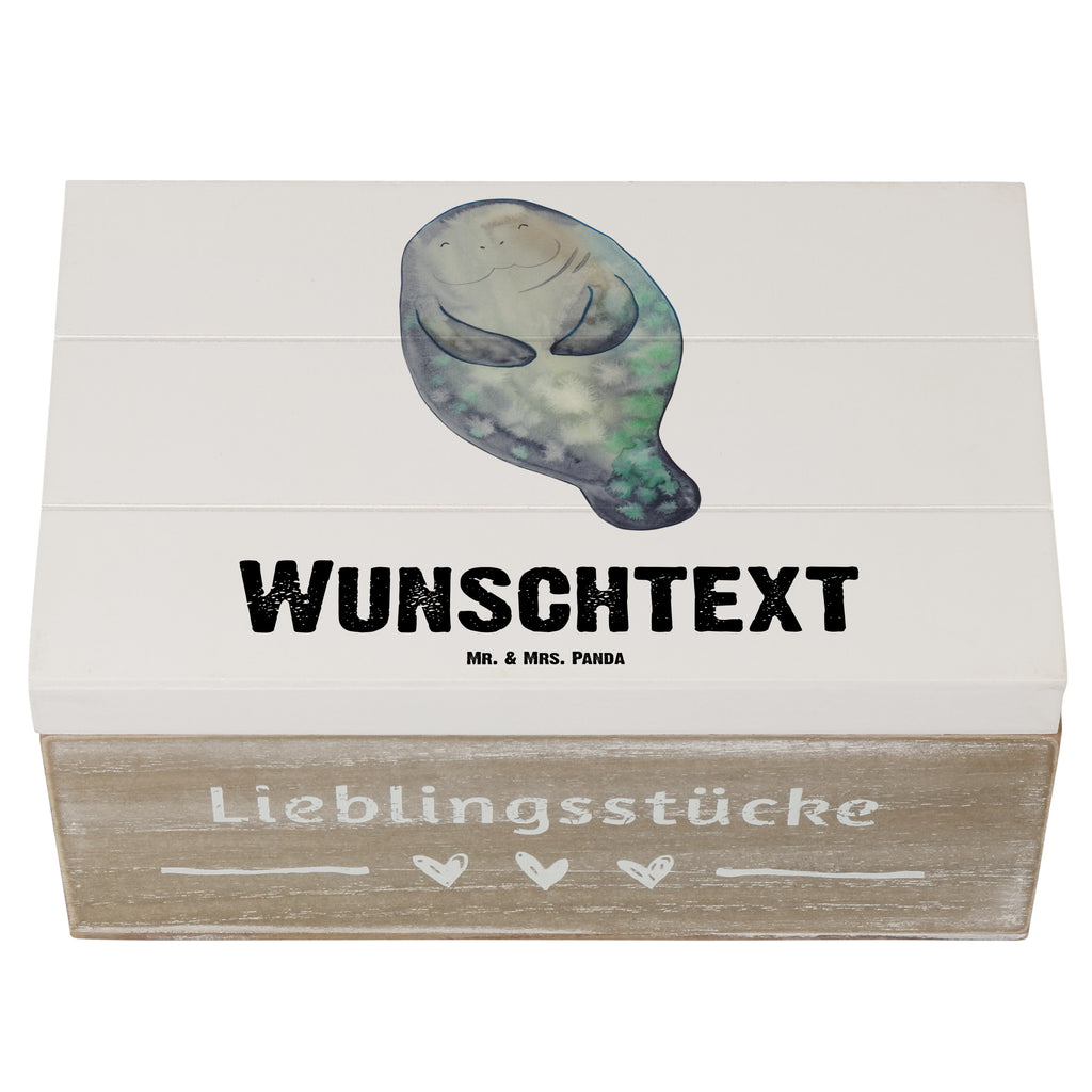 Personalisierte Holzkiste Seekuh happy Holzkiste mit Namen, Kiste mit Namen, Schatzkiste mit Namen, Truhe mit Namen, Schatulle mit Namen, Erinnerungsbox mit Namen, Erinnerungskiste, mit Namen, Dekokiste mit Namen, Aufbewahrungsbox mit Namen, Holzkiste Personalisiert, Kiste Personalisiert, Schatzkiste Personalisiert, Truhe Personalisiert, Schatulle Personalisiert, Erinnerungsbox Personalisiert, Erinnerungskiste Personalisiert, Dekokiste Personalisiert, Aufbewahrungsbox Personalisiert, Geschenkbox personalisiert, GEschenkdose personalisiert, Meerestiere, Meer, Urlaub, Seekuh, Seekühe, Selbstliebe, Respekt, Neuanfang, Neustart, Achtsamkeit, Zufrieden, Liebeskummer, Freundin