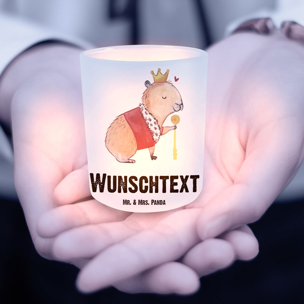 Personalisiertes Windlicht Capybara König Personalisiertes Windlicht, Personalisiertes Windlicht Glas, Personalisiertes Teelichtglas, Personalisierter Teelichthalter, Personalisiertes Kerzenglas, Personalisierte Kerze, Personalisiertes Teelicht, Windlicht mit Namen, Windlicht Glas mit Namen, Teelichtglas mit Namen, Teelichthalter mit Namen, Teelichter mit Namen, Kerzenglas mit Namen, Kerze mit Namen, Teelicht mit Namen, Namenspersonalisierung, Name, selbst gestalten, Wunschtext, Bedrucken, Tiermotive, Gute Laune, lustige Sprüche, Tiere, Capybara, König