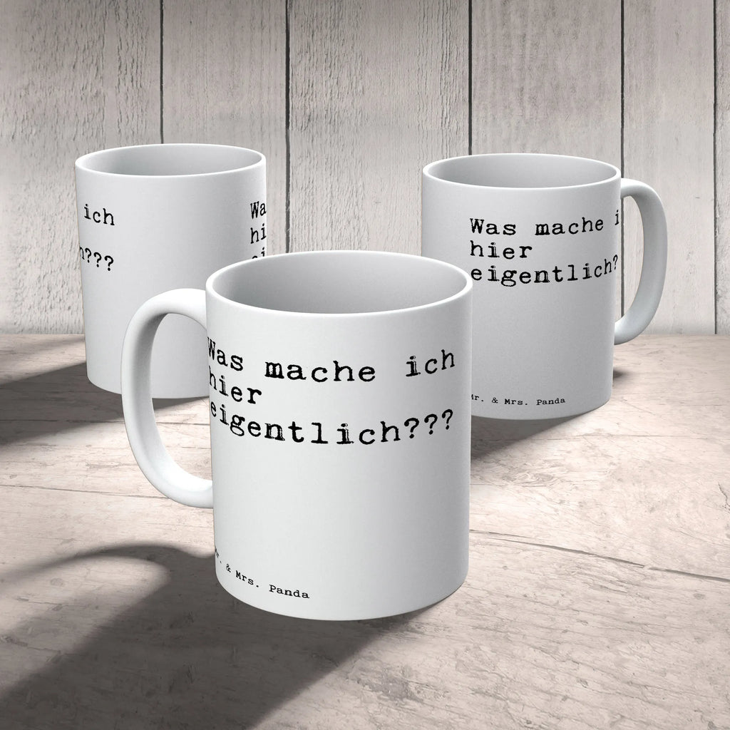 Tasse Sprüche und Zitate Was mache ich hier eigentlich??? Tasse, Kaffeetasse, Teetasse, Becher, Kaffeebecher, Teebecher, Keramiktasse, Porzellantasse, Büro Tasse, Geschenk Tasse, Tasse Sprüche, Tasse Motive, Kaffeetassen, Tasse bedrucken, Designer Tasse, Cappuccino Tassen, Schöne Teetassen, Spruch, Sprüche, lustige Sprüche, Weisheiten, Zitate, Spruch Geschenke, Spruch Sprüche Weisheiten Zitate Lustig Weisheit Worte