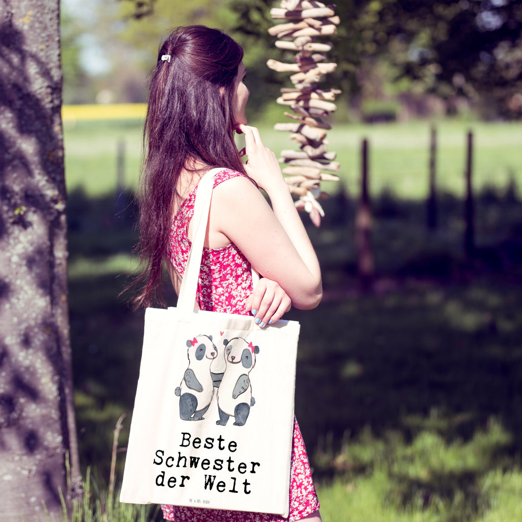 Tragetasche Panda Beste Schwester der Welt Beuteltasche, Beutel, Einkaufstasche, Jutebeutel, Stoffbeutel, Tasche, Shopper, Umhängetasche, Strandtasche, Schultertasche, Stofftasche, Tragetasche, Badetasche, Jutetasche, Einkaufstüte, Laptoptasche, für, Dankeschön, Geschenk, Schenken, Geburtstag, Geburtstagsgeschenk, Geschenkidee, Danke, Bedanken, Mitbringsel, Freude machen, Geschenktipp, Schwestern, Schwester, Geschwister, Schwesterherz, Sister, Familie, Kleinigkeit, Beste, Tochter, Liebe, Kinder