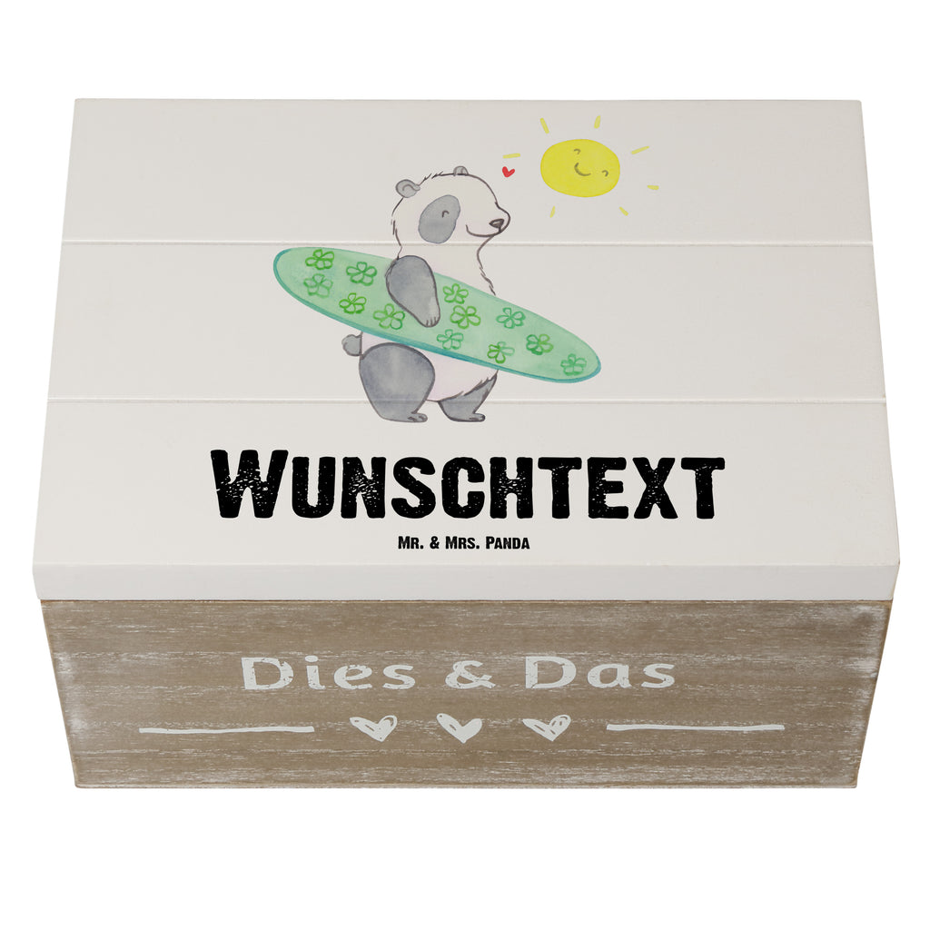 Personalisierte Holzkiste Panda Surfen Holzkiste mit Namen, Kiste mit Namen, Schatzkiste mit Namen, Truhe mit Namen, Schatulle mit Namen, Erinnerungsbox mit Namen, Erinnerungskiste, mit Namen, Dekokiste mit Namen, Aufbewahrungsbox mit Namen, Holzkiste Personalisiert, Kiste Personalisiert, Schatzkiste Personalisiert, Truhe Personalisiert, Schatulle Personalisiert, Erinnerungsbox Personalisiert, Erinnerungskiste Personalisiert, Dekokiste Personalisiert, Aufbewahrungsbox Personalisiert, Geschenkbox personalisiert, GEschenkdose personalisiert, Geschenk, Sport, Sportart, Hobby, Schenken, Danke, Dankeschön, Auszeichnung, Gewinn, Sportler, Wellenreiten, Surfen, Surfschule