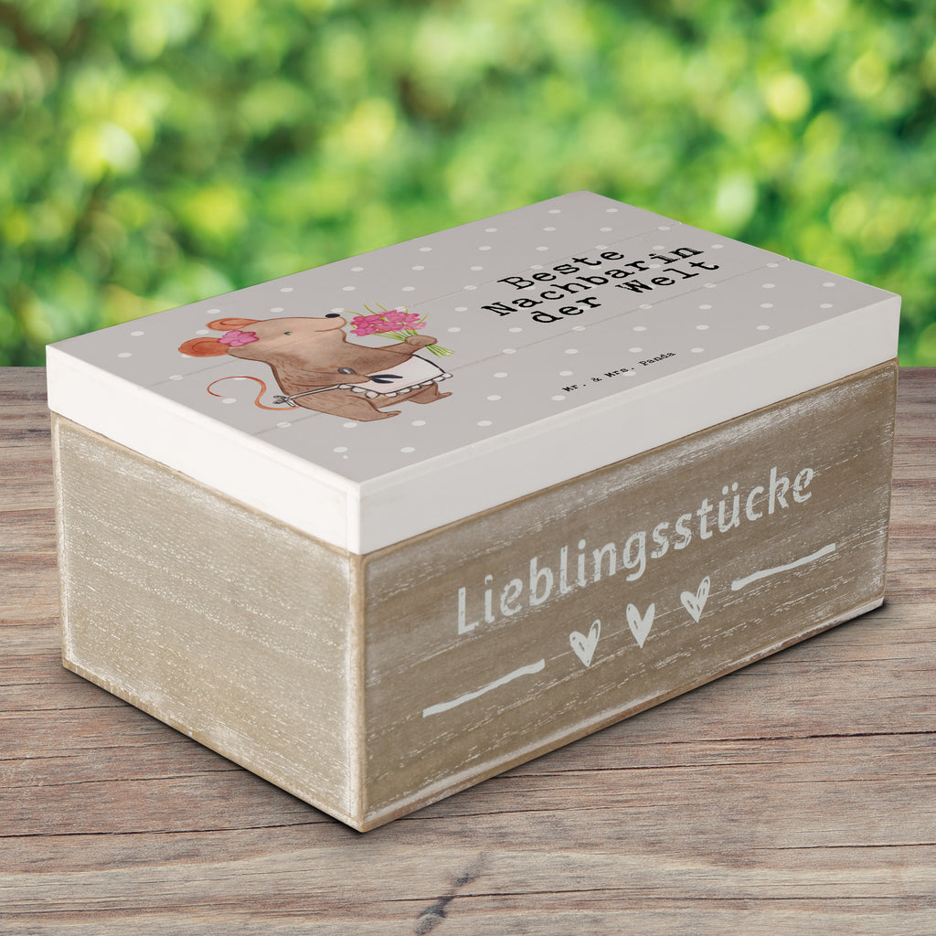 Holzkiste Maus Beste Nachbarin der Welt Holzkiste, Kiste, Schatzkiste, Truhe, Schatulle, XXL, Erinnerungsbox, Erinnerungskiste, Dekokiste, Aufbewahrungsbox, Geschenkbox, Geschenkdose, für, Dankeschön, Geschenk, Schenken, Geburtstag, Geburtstagsgeschenk, Geschenkidee, Danke, Bedanken, Mitbringsel, Freude machen, Geschenktipp, Nachbarin, Nachbarn, Nachbarschaft, Freundin, Angrenzer, Anwohnerin, Bewohnerin, Freundschaft