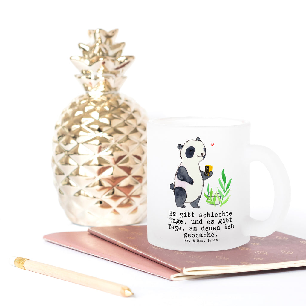 Teetasse Panda Geocaching Teetasse, Teeglas, Teebecher, Tasse mit Henkel, Tasse, Glas Teetasse, Teetasse aus Glas, Geschenk, Sport, Sportart, Hobby, Schenken, Danke, Dankeschön, Auszeichnung, Gewinn, Sportler, Geocaching, Schatzsuchen, GPS Schnitzeljagd, Opencaching