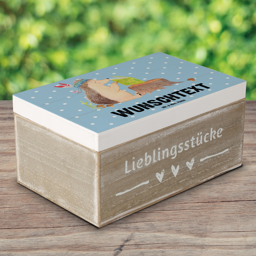 Personalisierte Holzkiste Igel Indianer Holzkiste mit Namen, Kiste mit Namen, Schatzkiste mit Namen, Truhe mit Namen, Schatulle mit Namen, Erinnerungsbox mit Namen, Erinnerungskiste, mit Namen, Dekokiste mit Namen, Aufbewahrungsbox mit Namen, Holzkiste Personalisiert, Kiste Personalisiert, Schatzkiste Personalisiert, Truhe Personalisiert, Schatulle Personalisiert, Erinnerungsbox Personalisiert, Erinnerungskiste Personalisiert, Dekokiste Personalisiert, Aufbewahrungsbox Personalisiert, Geschenkbox personalisiert, GEschenkdose personalisiert, Waldtiere, Tiere, Igel, Indianer, Abenteuer, Lagerfeuer, Camping