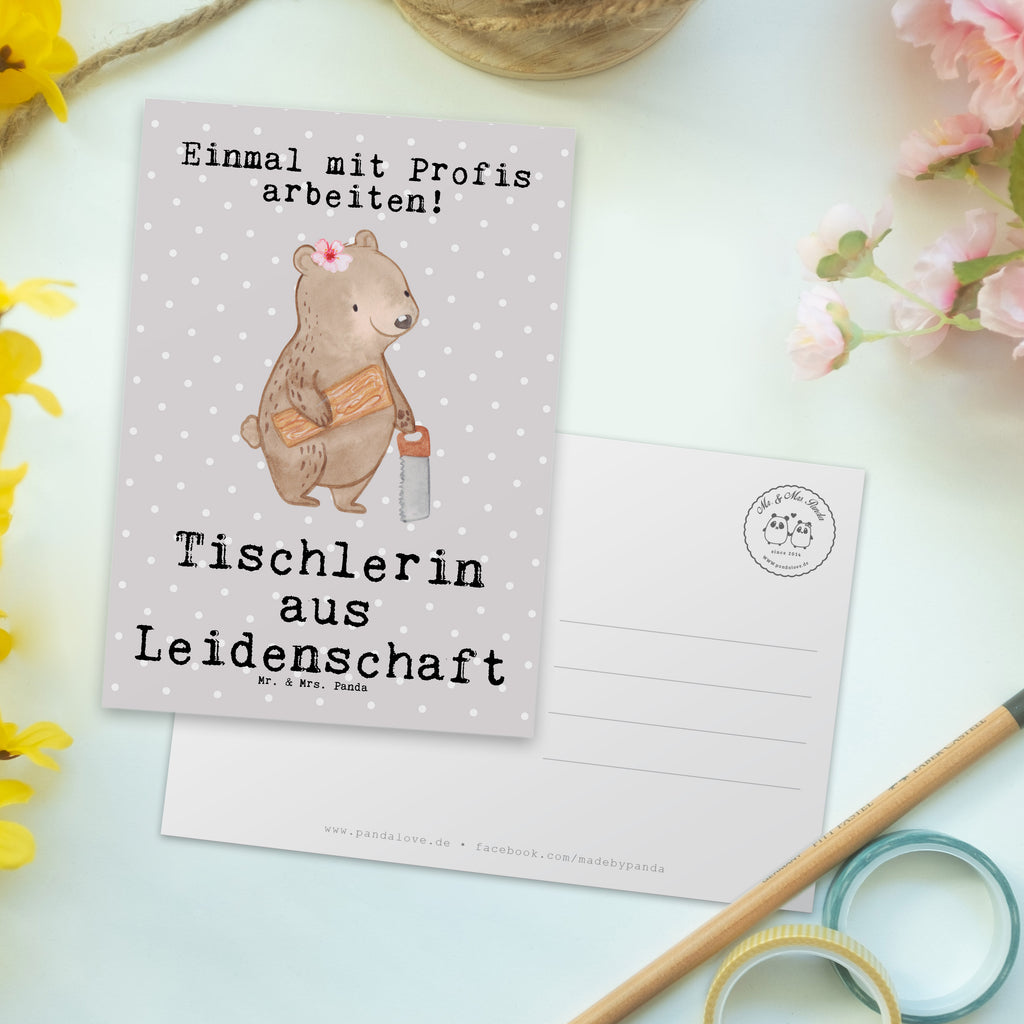 Postkarte Tischlerin aus Leidenschaft Postkarte, Karte, Geschenkkarte, Grußkarte, Einladung, Ansichtskarte, Geburtstagskarte, Einladungskarte, Dankeskarte, Ansichtskarten, Einladung Geburtstag, Einladungskarten Geburtstag, Beruf, Ausbildung, Jubiläum, Abschied, Rente, Kollege, Kollegin, Geschenk, Schenken, Arbeitskollege, Mitarbeiter, Firma, Danke, Dankeschön