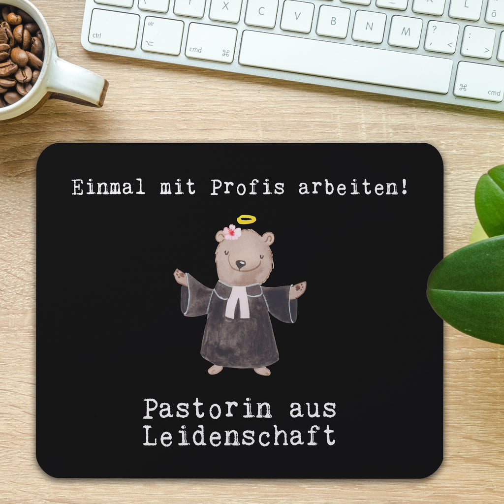 Mauspad Pastorin aus Leidenschaft Mousepad, Computer zubehör, Büroausstattung, PC Zubehör, Arbeitszimmer, Mauspad, Einzigartiges Mauspad, Designer Mauspad, Mausunterlage, Mauspad Büro, Beruf, Ausbildung, Jubiläum, Abschied, Rente, Kollege, Kollegin, Geschenk, Schenken, Arbeitskollege, Mitarbeiter, Firma, Danke, Dankeschön, Pastorin, Dienerin Gottes<br />Geistliche, Pfarrerin, Predigerin<br />Priesterin, Theologin, Kirche