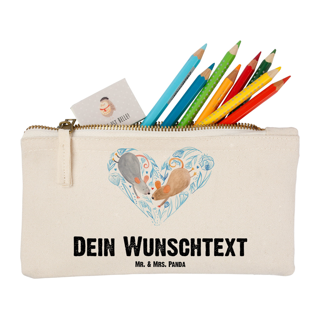 Personalisierte Schminktasche Mäuse Herz Personalisierte Schminktasche, Personalisierte Kosmetiktasche, Personalisierter Kosmetikbeutel, Personalisiertes Stiftemäppchen, Personalisiertes Etui, Personalisierte Federmappe, Personalisierte Makeup Bag, Personalisiertes Schminketui, Personalisiertes Kosmetiketui, Personalisiertes Schlamperetui, Schminktasche mit Namen, Kosmetiktasche mit Namen, Kosmetikbeutel mit Namen, Stiftemäppchen mit Namen, Etui mit Namen, Federmappe mit Namen, Makeup Bg mit Namen, Schminketui mit Namen, Kosmetiketui mit Namen, Schlamperetui mit Namen, Schminktasche personalisieren, Schminktasche bedrucken, Schminktasche selbst gestalten, Liebe, Partner, Freund, Freundin, Ehemann, Ehefrau, Heiraten, Verlobung, Heiratsantrag, Liebesgeschenk, Jahrestag, Hocheitstag, Maus, Mäuse, Liebesbotschaft, Liebesbeweis, Hochzeit, Lieblingsmensch, Gemeinsamkeit, Love, Geschenk für zwei