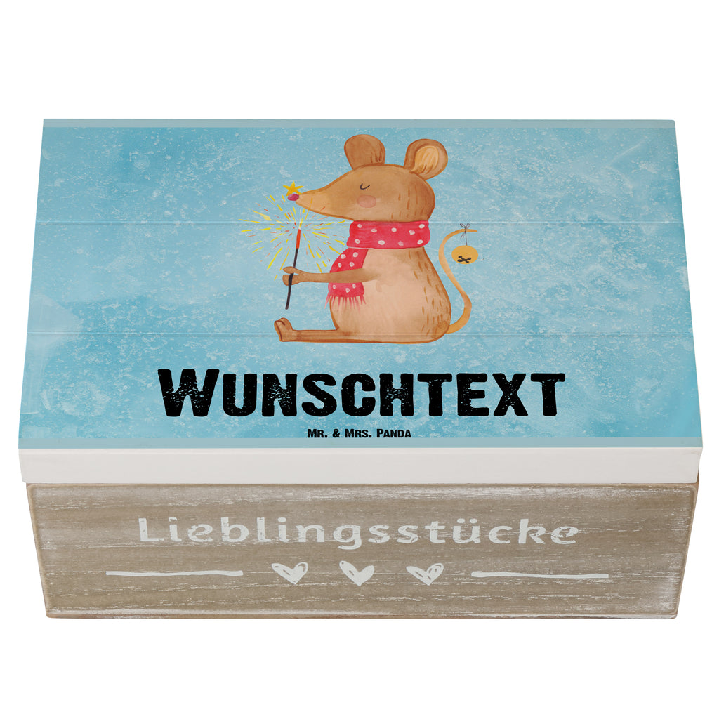 Personalisierte Holzkiste Maus Weihnachten Holzkiste mit Namen, Kiste mit Namen, Schatzkiste mit Namen, Truhe mit Namen, Schatulle mit Namen, Erinnerungsbox mit Namen, Erinnerungskiste, mit Namen, Dekokiste mit Namen, Aufbewahrungsbox mit Namen, Holzkiste Personalisiert, Kiste Personalisiert, Schatzkiste Personalisiert, Truhe Personalisiert, Schatulle Personalisiert, Erinnerungsbox Personalisiert, Erinnerungskiste Personalisiert, Dekokiste Personalisiert, Aufbewahrungsbox Personalisiert, Geschenkbox personalisiert, GEschenkdose personalisiert, Winter, Weihnachten, Weihnachtsdeko, Nikolaus, Advent, Heiligabend, Wintermotiv, Frohe Weihnachten, Weihnachtsgruß, Weihnachtsmotiv, Maus, Mäuschen, Weihnachtswunder