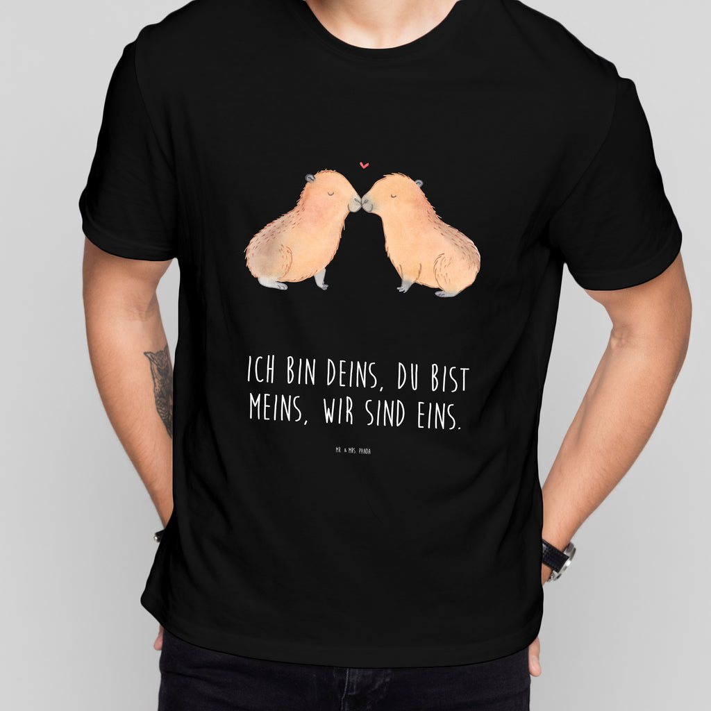 T-Shirt Standard Capybara Liebe T-Shirt, Shirt, Tshirt, Lustiges T-Shirt, T-Shirt mit Spruch, Party, Junggesellenabschied, Jubiläum, Geburstag, Herrn, Damen, Männer, Frauen, Schlafshirt, Nachthemd, Sprüche, Tiermotive, Gute Laune, lustige Sprüche, Tiere, Capybara, Liebe, verliebt, Paar, Jahrestag, Kuschel Capybaras, Tierliebe, Romantisches Geschenk, Handgezeichnet, Verschmolzen, Geschenkidee, Beziehung, Partnertiere, Ich bin deins, Du bist meins, Liebesspruch, Herzlich, Valentinstag, Ehejubiläum, Liebesbeweis