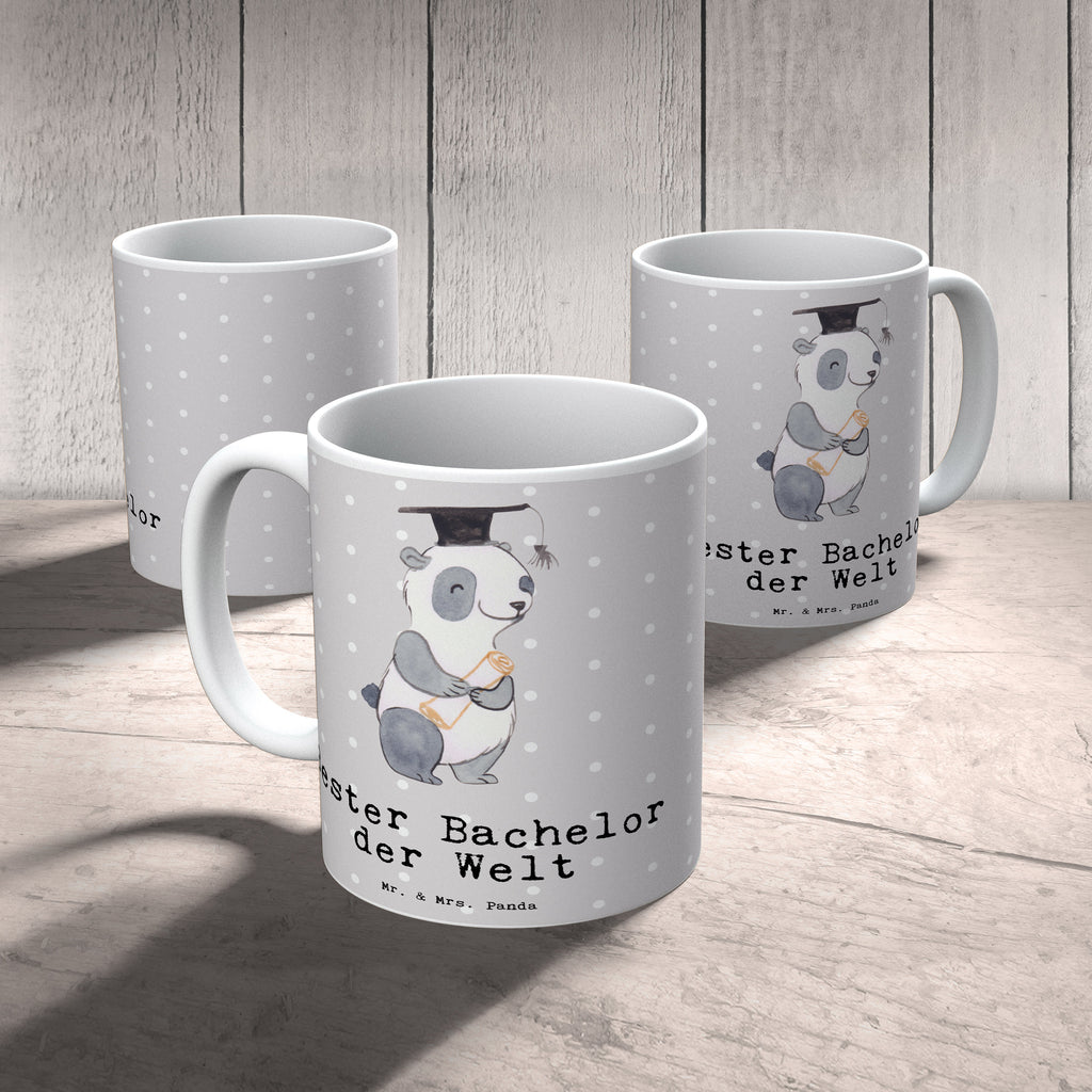 Tasse Panda Bester Bachelor der Welt Tasse, Kaffeetasse, Teetasse, Becher, Kaffeebecher, Teebecher, Keramiktasse, Porzellantasse, Büro Tasse, Geschenk Tasse, Tasse Sprüche, Tasse Motive, Kaffeetassen, Tasse bedrucken, Designer Tasse, Cappuccino Tassen, Schöne Teetassen, für, Dankeschön, Geschenk, Schenken, Geburtstag, Geburtstagsgeschenk, Geschenkidee, Danke, Bedanken, Mitbringsel, Freude machen, Geschenktipp, Bachelor, Student, Studium, Sohn, Spaß, Musterschüler, lustig, Studienabschluss, witzig, Universität, Abschluss, Alumni, Uni, Studenten, Hochschule