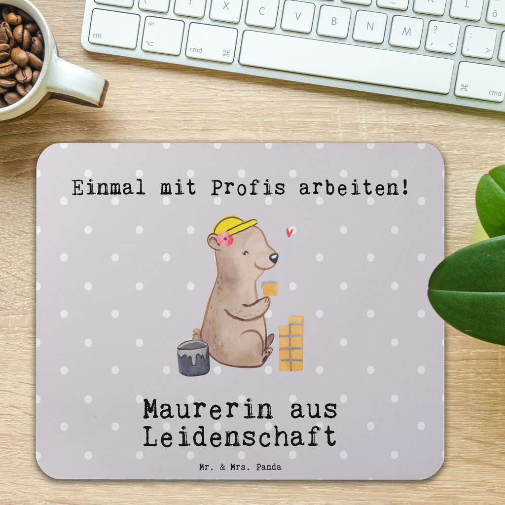 Mauspad Maurerin aus Leidenschaft Mousepad, Computer zubehör, Büroausstattung, PC Zubehör, Arbeitszimmer, Mauspad, Einzigartiges Mauspad, Designer Mauspad, Mausunterlage, Mauspad Büro, Beruf, Ausbildung, Jubiläum, Abschied, Rente, Kollege, Kollegin, Geschenk, Schenken, Arbeitskollege, Mitarbeiter, Firma, Danke, Dankeschön, Maurerin, Maurermeisterin, Gesellenprüfung, Handwerkerin, Maurerbetrieb