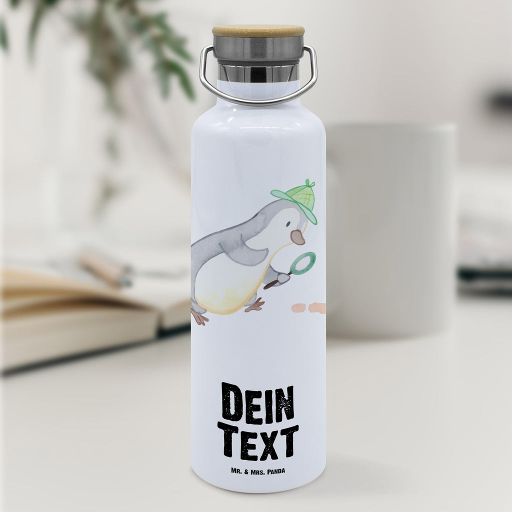 Personalisierte Trinkflasche Detektiv mit Herz Personalisierte Trinkflasche, Trinkflasche mit Namen, Trinkflasche bedrucken, Flasche personalisiert, Trinkflasch mit Aufdruck, Trinkflasche Werbegeschenk, Namensaufdruck Trinkflasche, Sportflasche personalisiert, Trinkflasche Sport, Beruf, Ausbildung, Jubiläum, Abschied, Rente, Kollege, Kollegin, Geschenk, Schenken, Arbeitskollege, Mitarbeiter, Firma, Danke, Dankeschön, Detektiv, Ermittler, Agent, Privatdetektei, Berufsdetektiv, Wirtschaftsdetektei, Detektivausbildung, Spurensuche