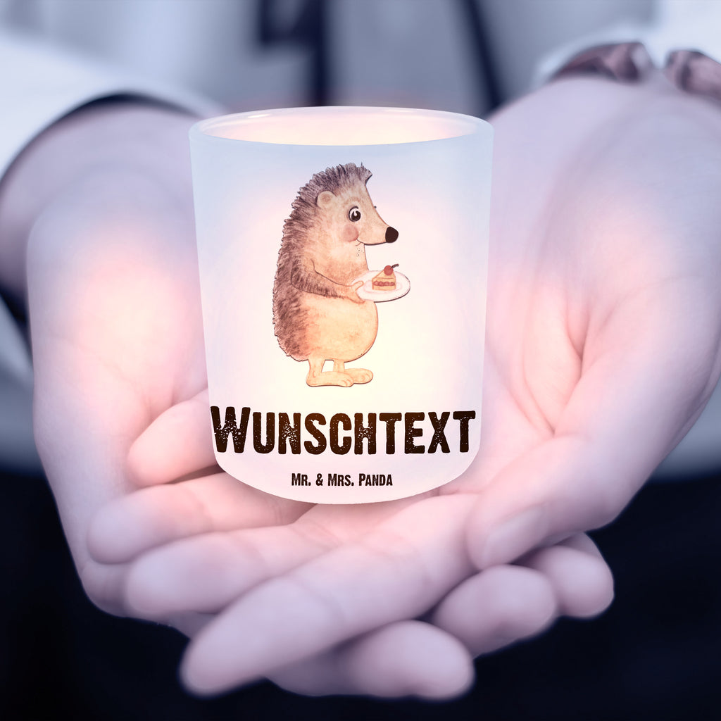 Personalisiertes Windlicht Igel Kuchenstück Personalisiertes Windlicht, Personalisiertes Windlicht Glas, Personalisiertes Teelichtglas, Personalisierter Teelichthalter, Personalisiertes Kerzenglas, Personalisierte Kerze, Personalisiertes Teelicht, Windlicht mit Namen, Windlicht Glas mit Namen, Teelichtglas mit Namen, Teelichthalter mit Namen, Teelichter mit Namen, Kerzenglas mit Namen, Kerze mit Namen, Teelicht mit Namen, Namenspersonalisierung, Name, selbst gestalten, Wunschtext, Bedrucken, Tiermotive, Gute Laune, lustige Sprüche, Tiere, Igel, Essen Spruch, Kuchen, Backen Geschenk, Kuchen backen, Einladung Party, Geburtstagskuchen, Torte