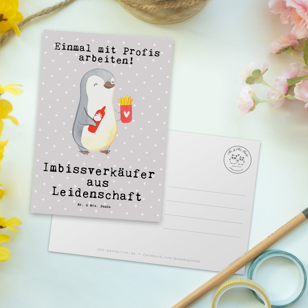 Postkarte Imbissverkäufer aus Leidenschaft Postkarte, Karte, Geschenkkarte, Grußkarte, Einladung, Ansichtskarte, Geburtstagskarte, Einladungskarte, Dankeskarte, Ansichtskarten, Einladung Geburtstag, Einladungskarten Geburtstag, Beruf, Ausbildung, Jubiläum, Abschied, Rente, Kollege, Kollegin, Geschenk, Schenken, Arbeitskollege, Mitarbeiter, Firma, Danke, Dankeschön, Imbissbesitzer, Imbissverkäufer, Pommesverkäufer, Pommesliebe