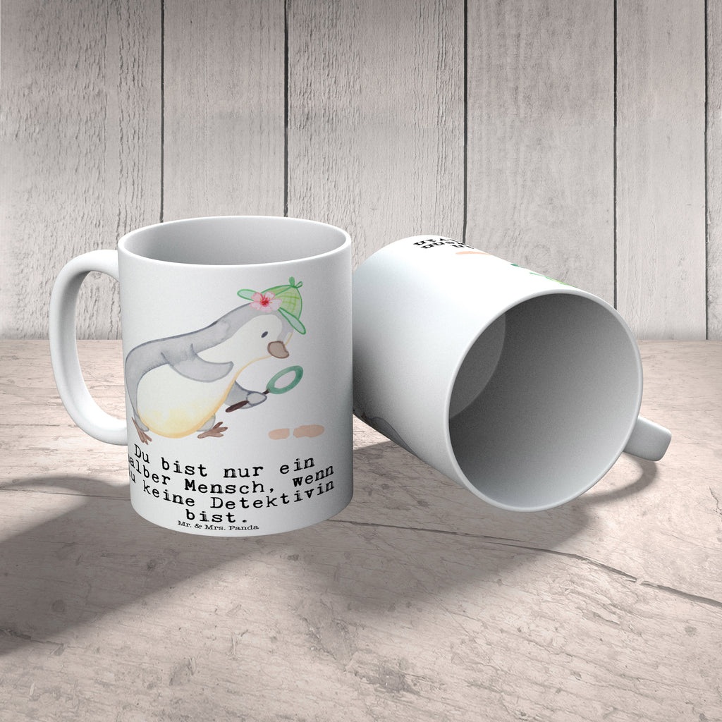 Tasse Detektivin mit Herz Tasse, Kaffeetasse, Teetasse, Becher, Kaffeebecher, Teebecher, Keramiktasse, Porzellantasse, Büro Tasse, Geschenk Tasse, Tasse Sprüche, Tasse Motive, Kaffeetassen, Tasse bedrucken, Designer Tasse, Cappuccino Tassen, Schöne Teetassen, Beruf, Ausbildung, Jubiläum, Abschied, Rente, Kollege, Kollegin, Geschenk, Schenken, Arbeitskollege, Mitarbeiter, Firma, Danke, Dankeschön, Detektivin, Ermittlerin, Agentin, Privatdetektei, Berufsdetektivin, Wirtschaftsdetektei, Detektivausbildung, Spurensuche