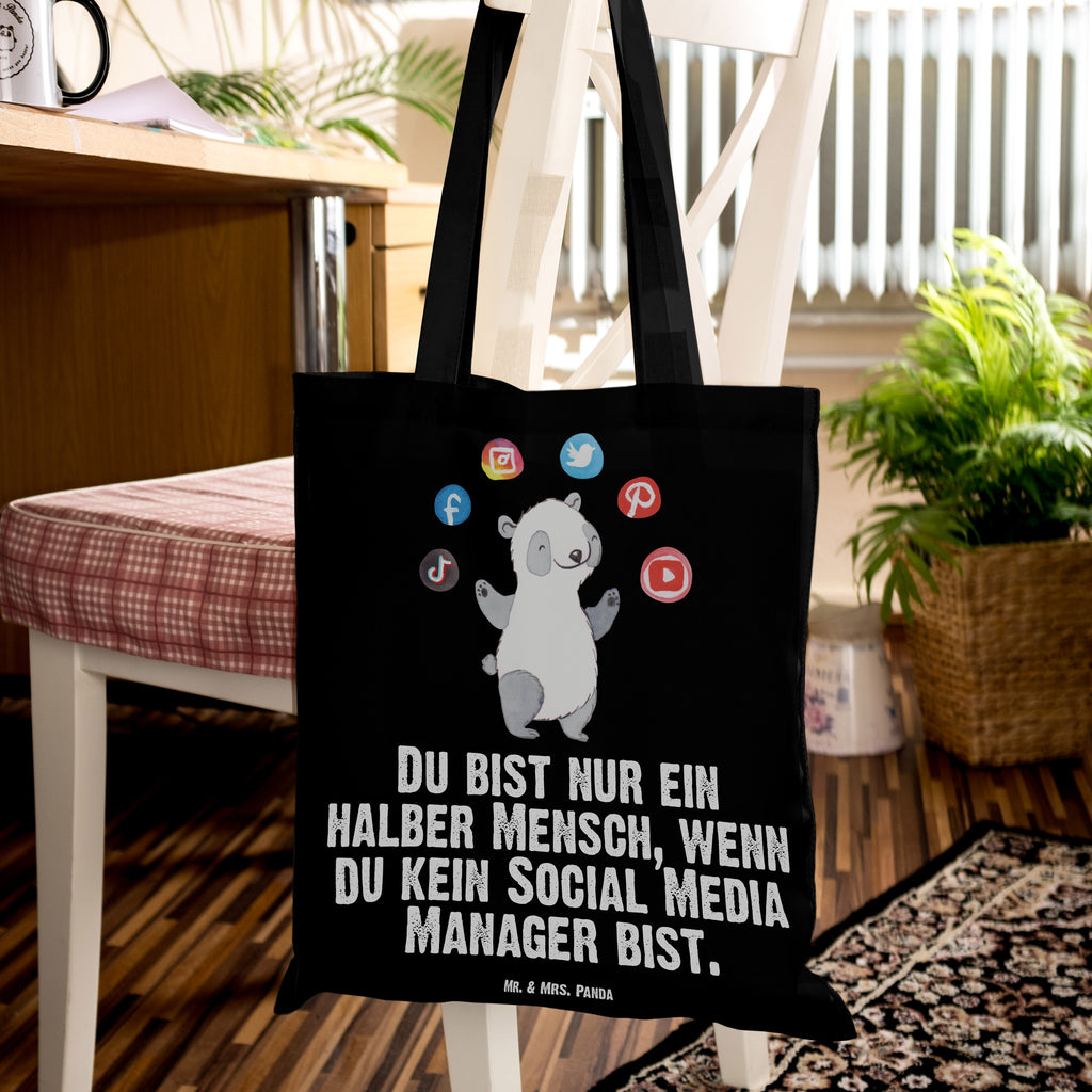 Tragetasche Social Media Manager mit Herz Beuteltasche, Beutel, Einkaufstasche, Jutebeutel, Stoffbeutel, Tasche, Shopper, Umhängetasche, Strandtasche, Schultertasche, Stofftasche, Tragetasche, Badetasche, Jutetasche, Einkaufstüte, Laptoptasche, Beruf, Ausbildung, Jubiläum, Abschied, Rente, Kollege, Kollegin, Geschenk, Schenken, Arbeitskollege, Mitarbeiter, Firma, Danke, Dankeschön