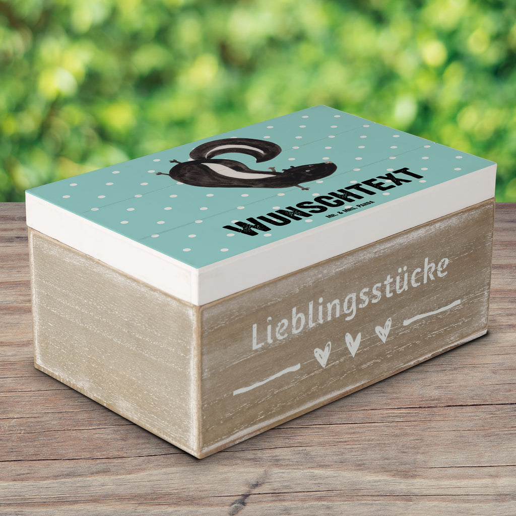 Personalisierte Holzkiste Stinktier Handstand Holzkiste mit Namen, Kiste mit Namen, Schatzkiste mit Namen, Truhe mit Namen, Schatulle mit Namen, Erinnerungsbox mit Namen, Erinnerungskiste, mit Namen, Dekokiste mit Namen, Aufbewahrungsbox mit Namen, Holzkiste Personalisiert, Kiste Personalisiert, Schatzkiste Personalisiert, Truhe Personalisiert, Schatulle Personalisiert, Erinnerungsbox Personalisiert, Erinnerungskiste Personalisiert, Dekokiste Personalisiert, Aufbewahrungsbox Personalisiert, Geschenkbox personalisiert, GEschenkdose personalisiert, Stinktier, Skunk, Wildtier, Raubtier, Stinker, Stinki, Spielplatz, verpielt, Kind