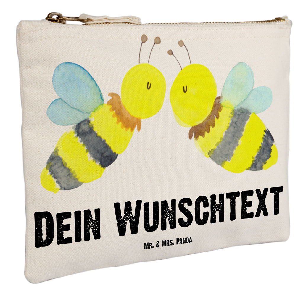 Personalisierte Schminktasche Biene Liebe Personalisierte Schminktasche, Personalisierte Kosmetiktasche, Personalisierter Kosmetikbeutel, Personalisiertes Stiftemäppchen, Personalisiertes Etui, Personalisierte Federmappe, Personalisierte Makeup Bag, Personalisiertes Schminketui, Personalisiertes Kosmetiketui, Personalisiertes Schlamperetui, Schminktasche mit Namen, Kosmetiktasche mit Namen, Kosmetikbeutel mit Namen, Stiftemäppchen mit Namen, Etui mit Namen, Federmappe mit Namen, Makeup Bg mit Namen, Schminketui mit Namen, Kosmetiketui mit Namen, Schlamperetui mit Namen, Schminktasche personalisieren, Schminktasche bedrucken, Schminktasche selbst gestalten, Biene, Wespe, Hummel