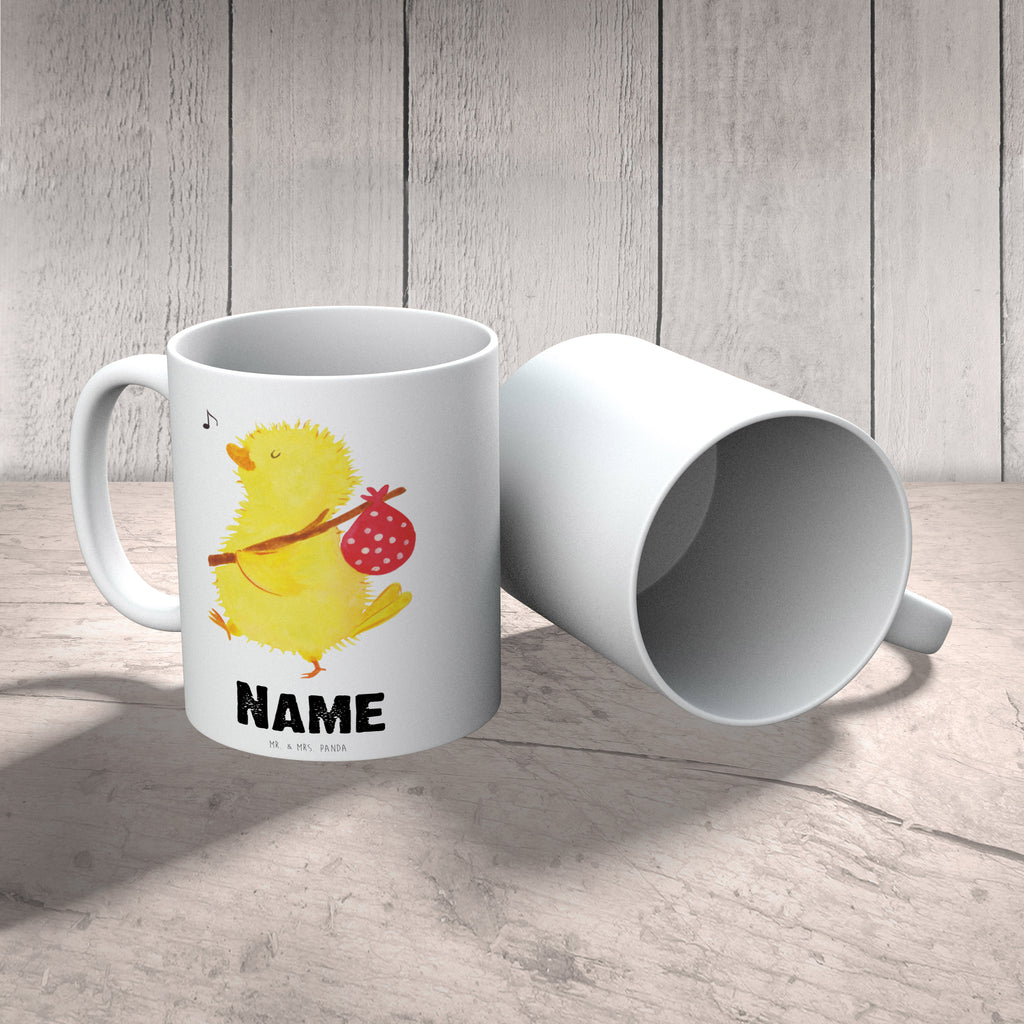 Personalisierte Tasse Küken Wanderer Personalisierte Tasse, Namenstasse, Wunschname, Personalisiert, Tasse, Namen, Drucken, Tasse mit Namen, Ostern, Osterhase, Ostergeschenke, Osternest, Osterdeko, Geschenke zu Ostern, Ostern Geschenk, Ostergeschenke Kinder, Ostern Kinder, Küken, Osterei, Ostereier, Ei, Frühlingsgefühle, Freude, Grüße, liebe Grüße, Frohe Ostern, Ostergrüße, Flausen, Wunder, Reisen, Weltenbummler, Zeit, Zeitmanagement, Backpacker